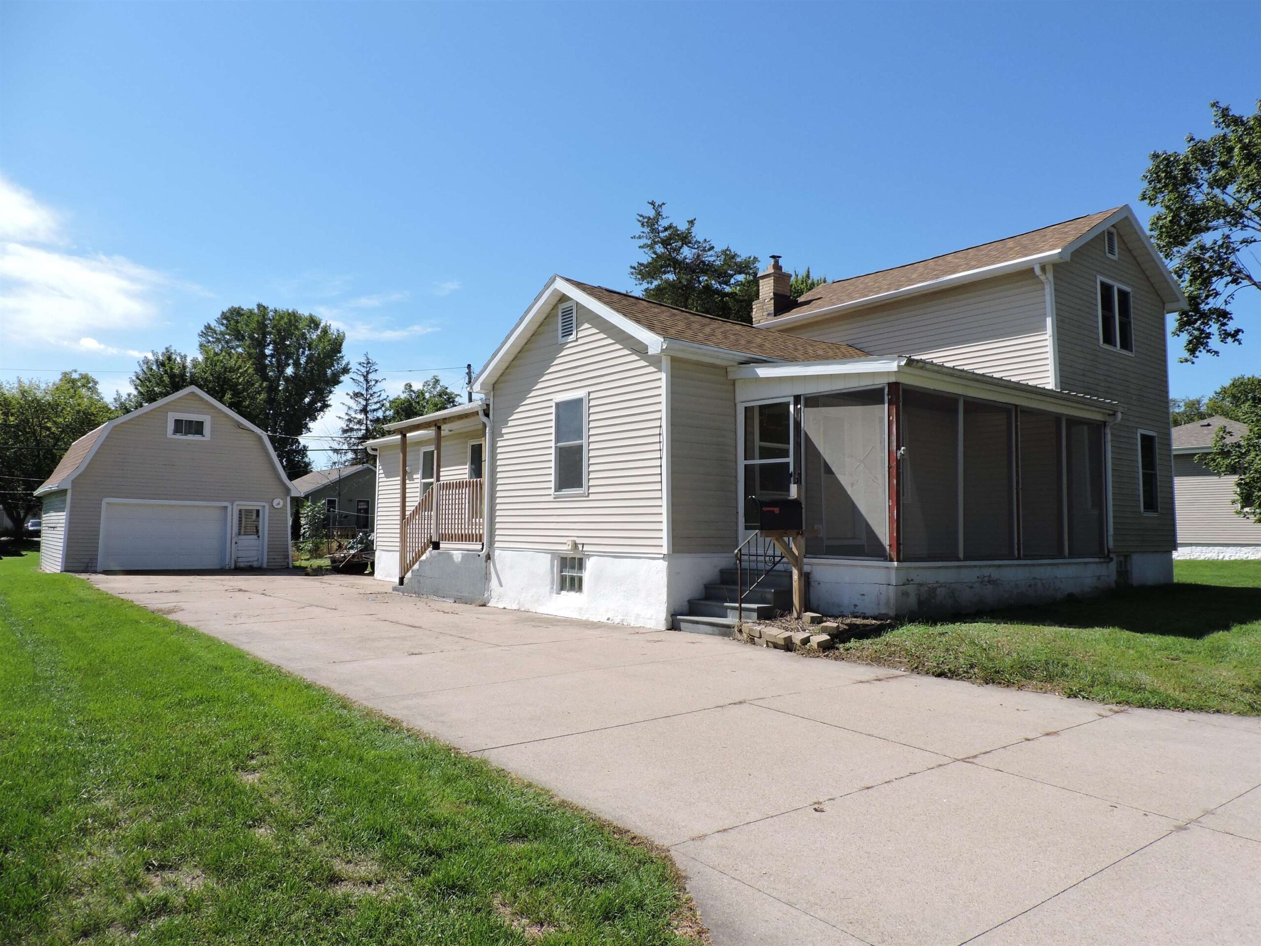 236 E HURON Street property preview photograph