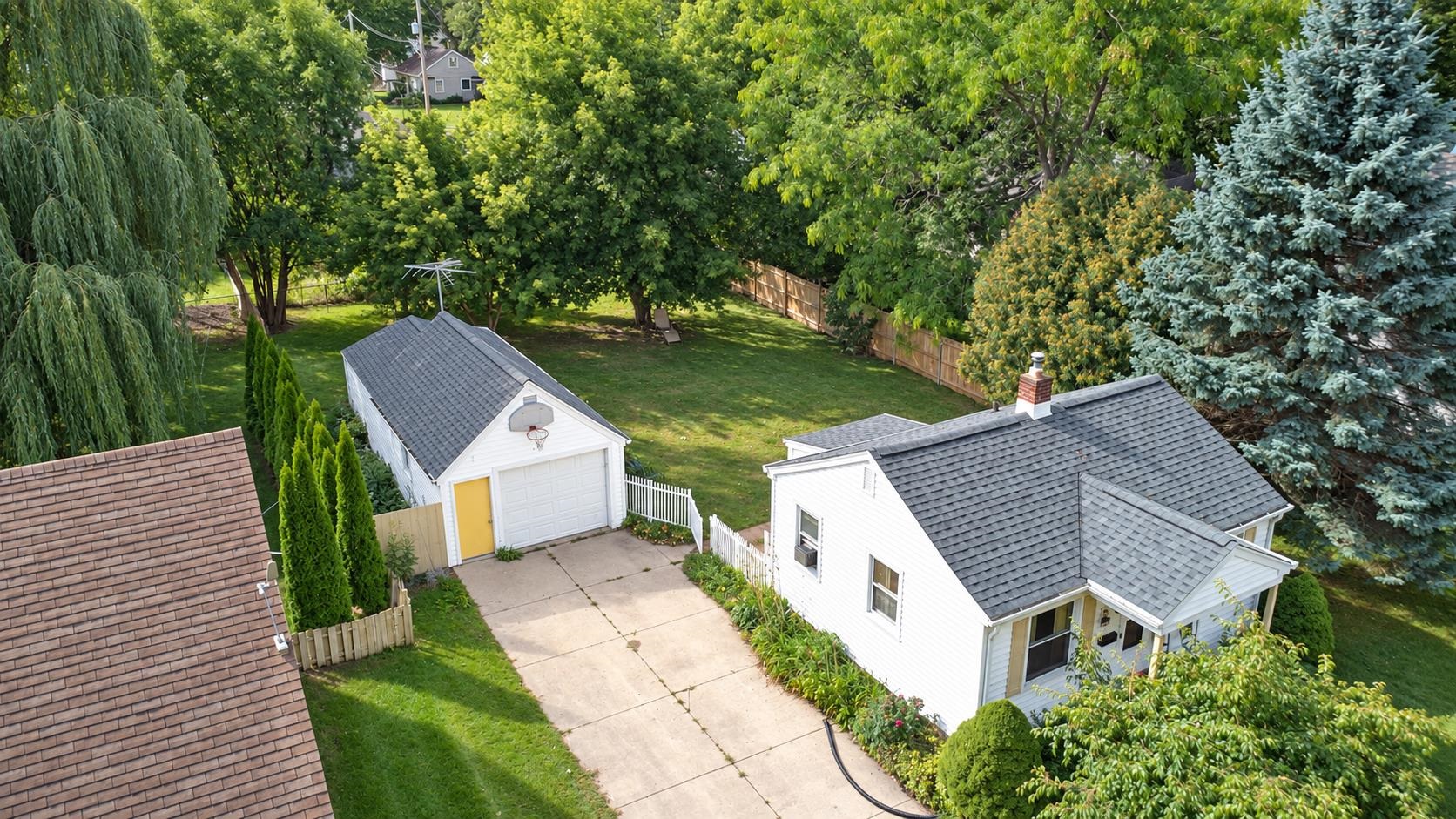 217 S LEE Street property preview photograph