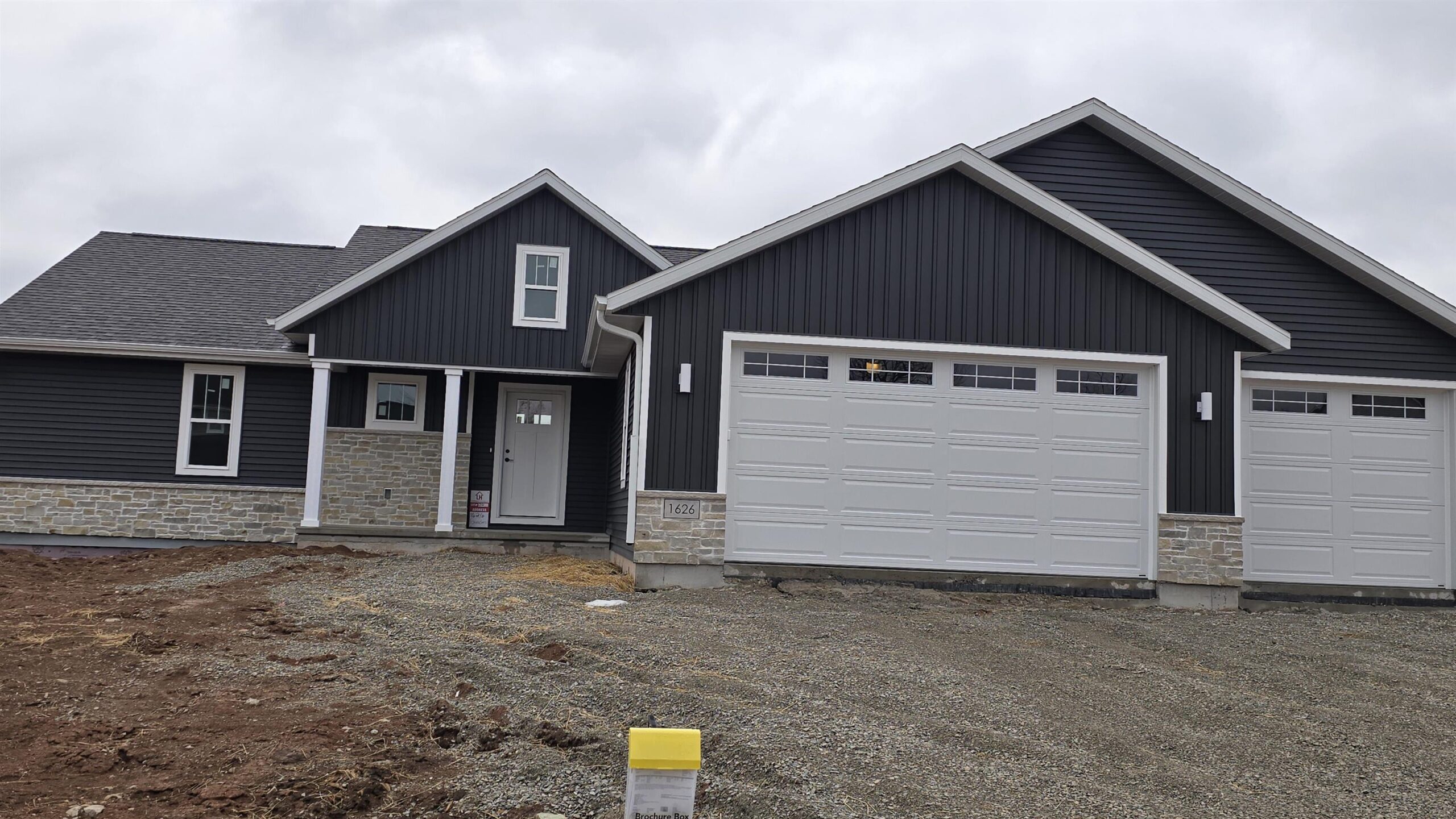 2201 E RESUNGA Court property preview photograph