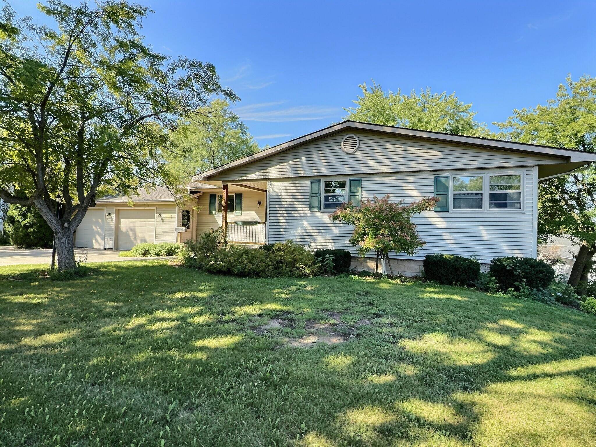 1005 S WEBSTER Avenue property preview photograph