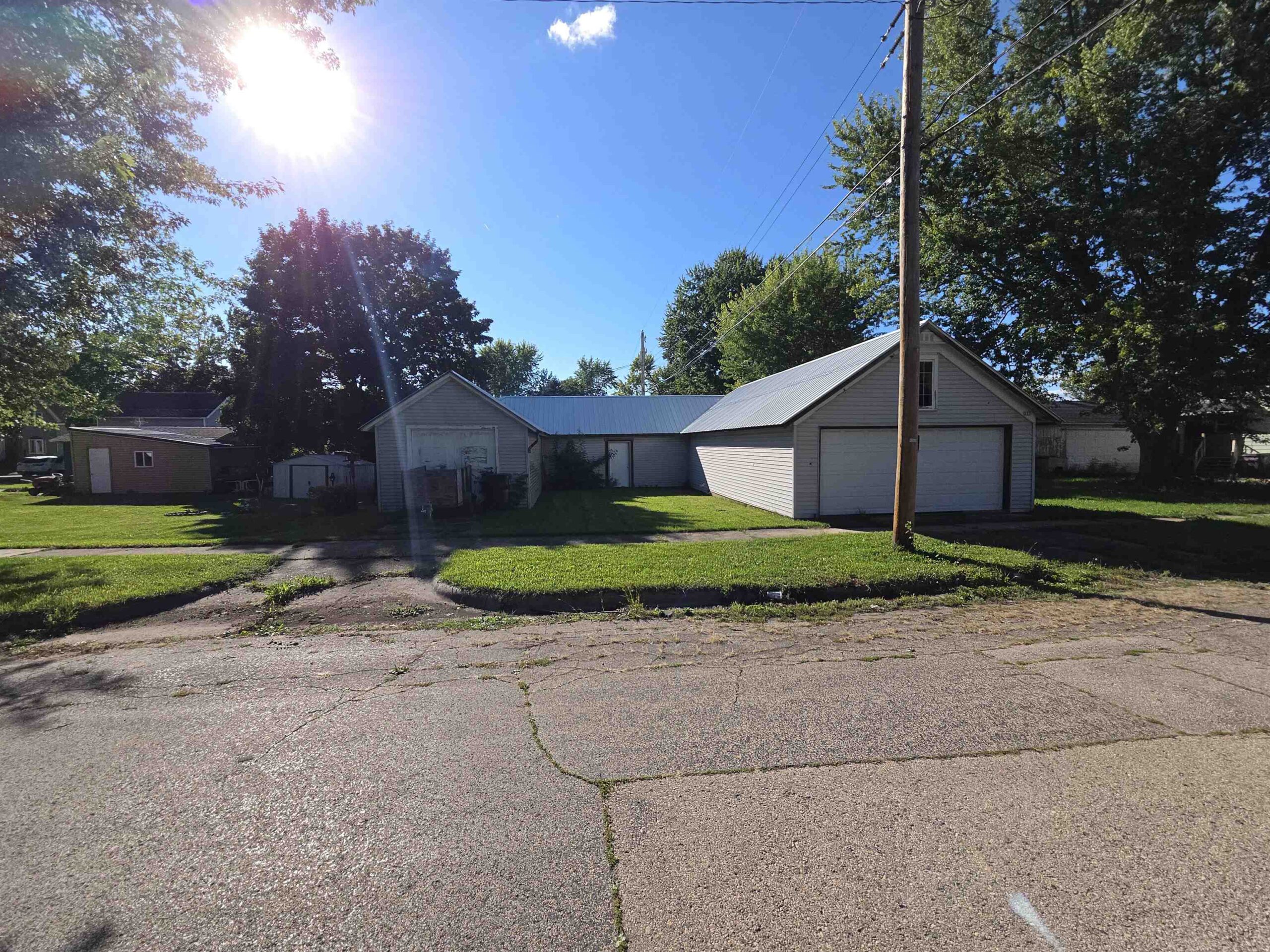 233 FRONTIER Street property preview photograph