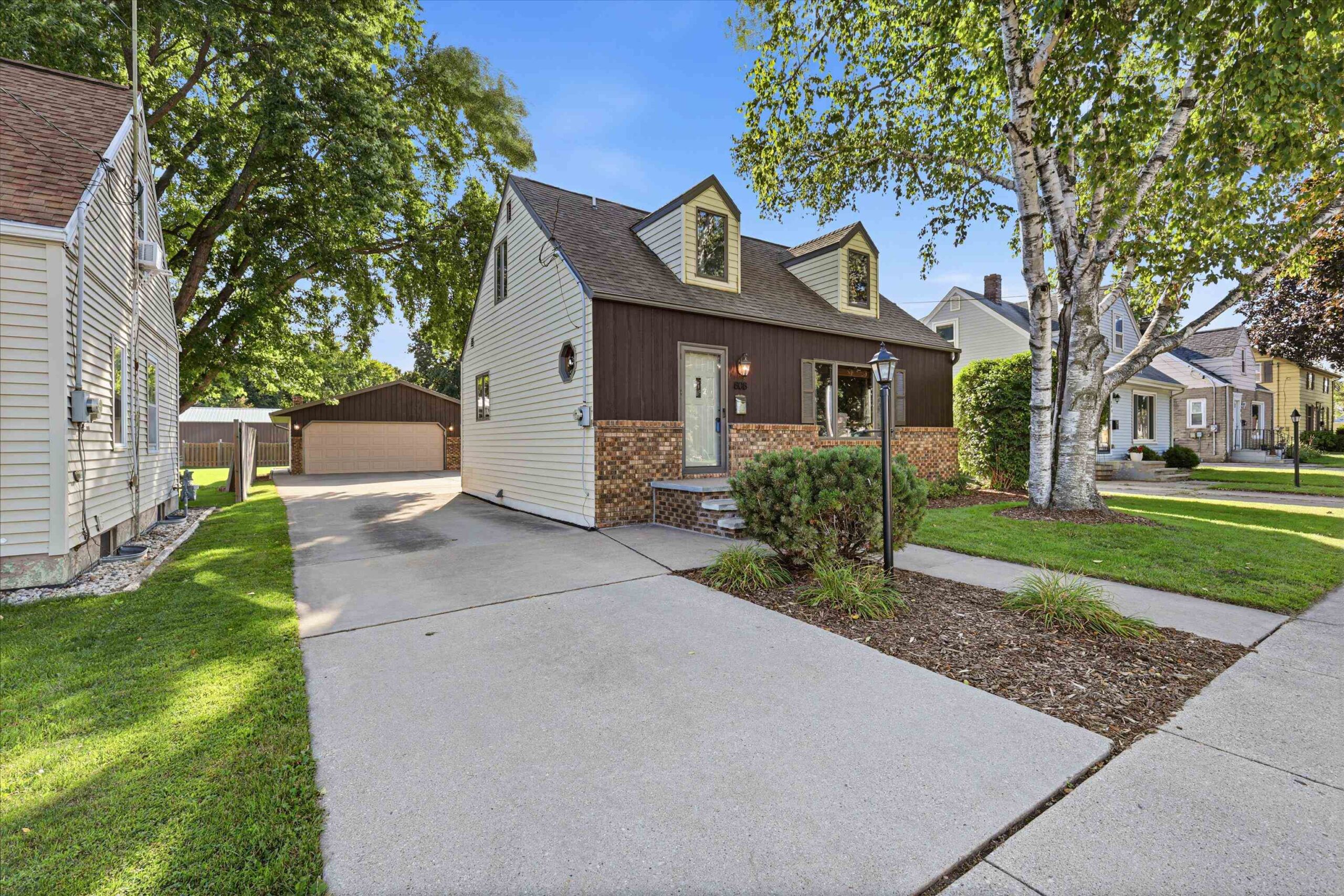 808 GRAND Avenue property preview photograph