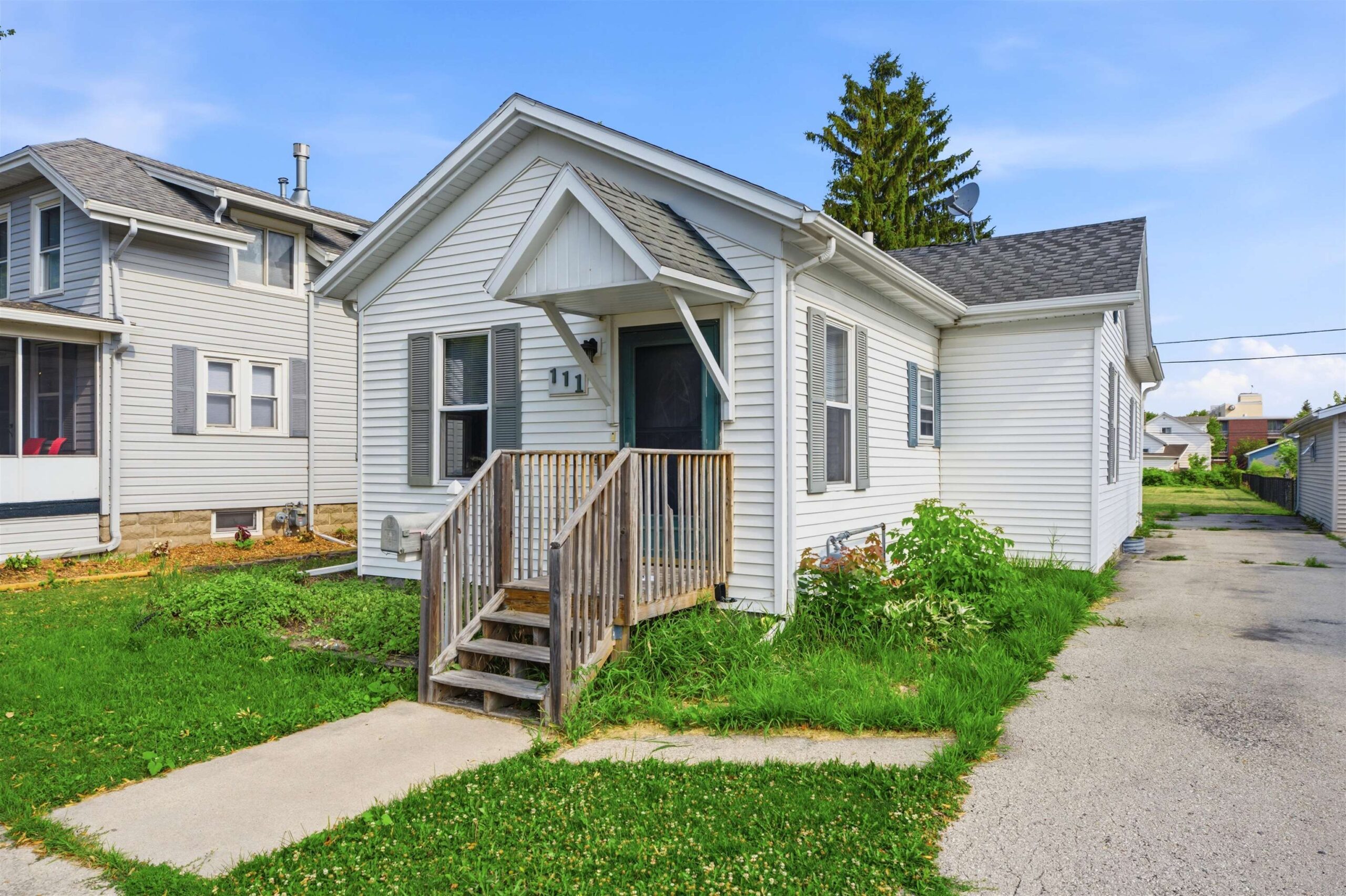 111 E FOLLET Street property preview photograph