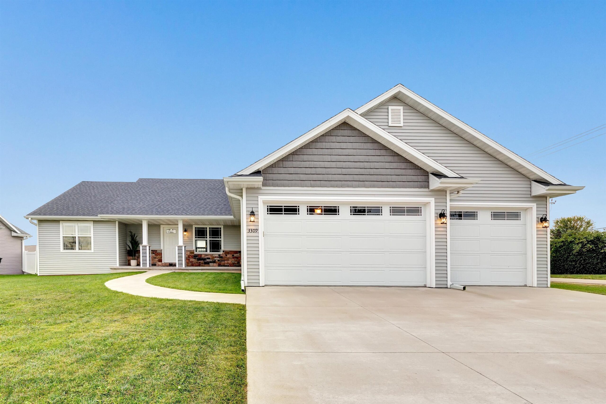 3309 E AQUAMARINE Avenue property preview photograph