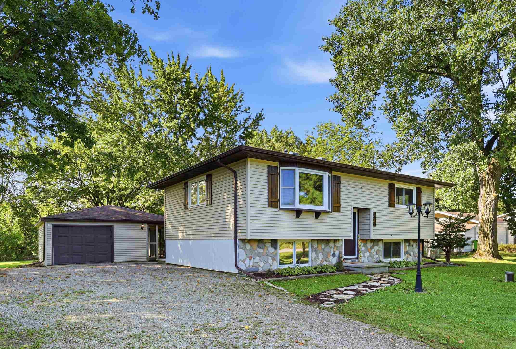 1931 SKY RANCH Avenue property preview photograph