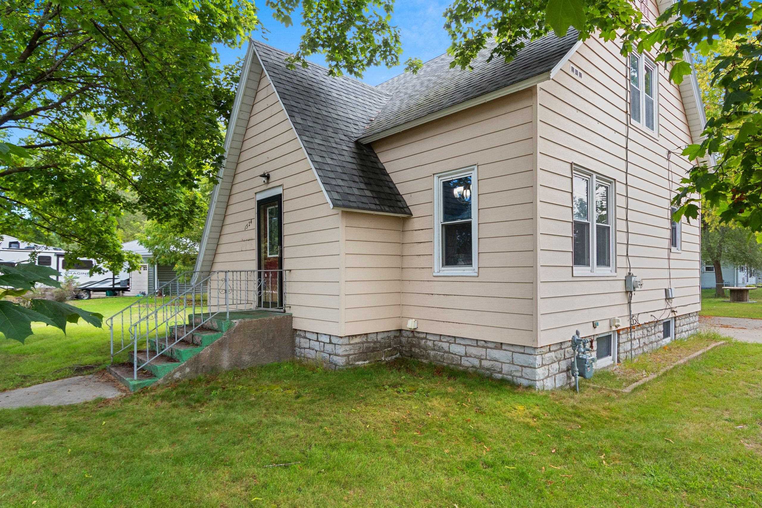 1524 6TH Street property preview photograph