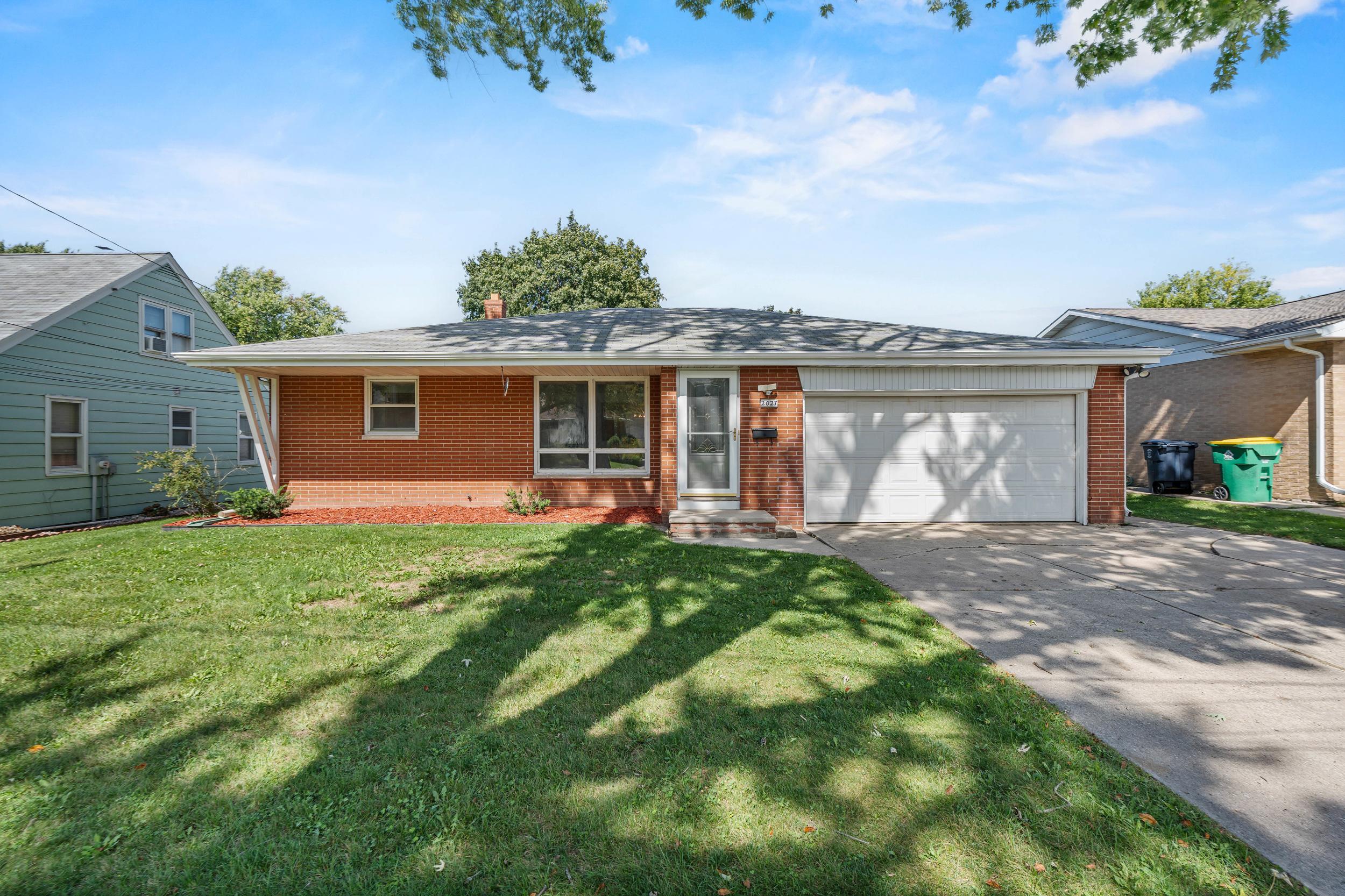 2027 HILLVIEW Drive property preview photograph