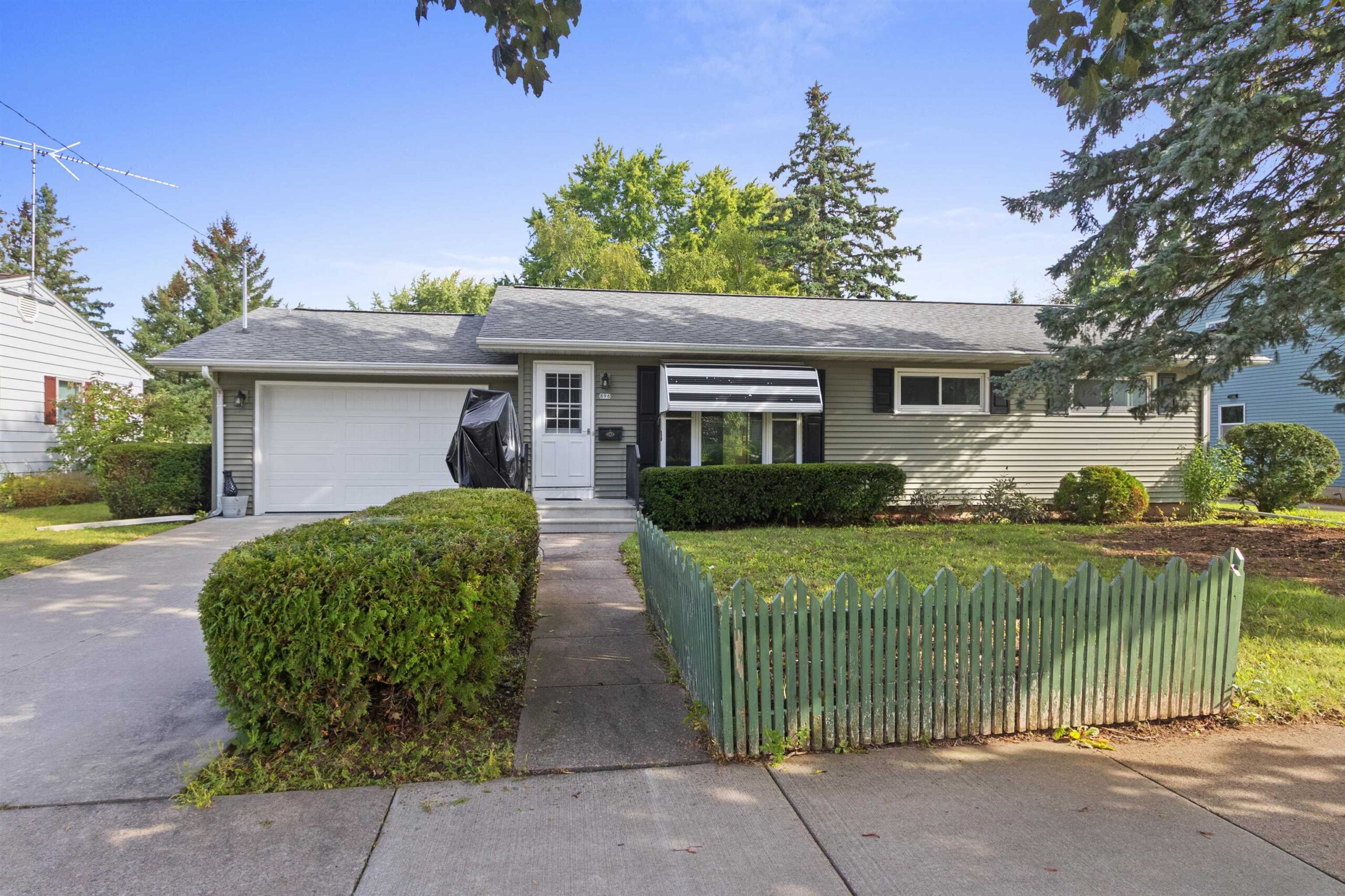 896 W 18TH Avenue property preview photograph