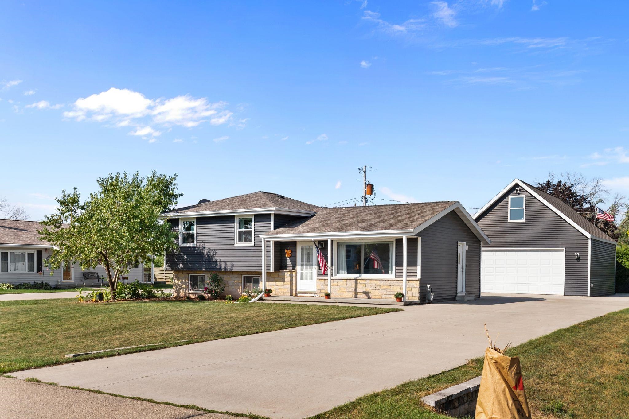 1158 LORETTA Avenue property preview photograph