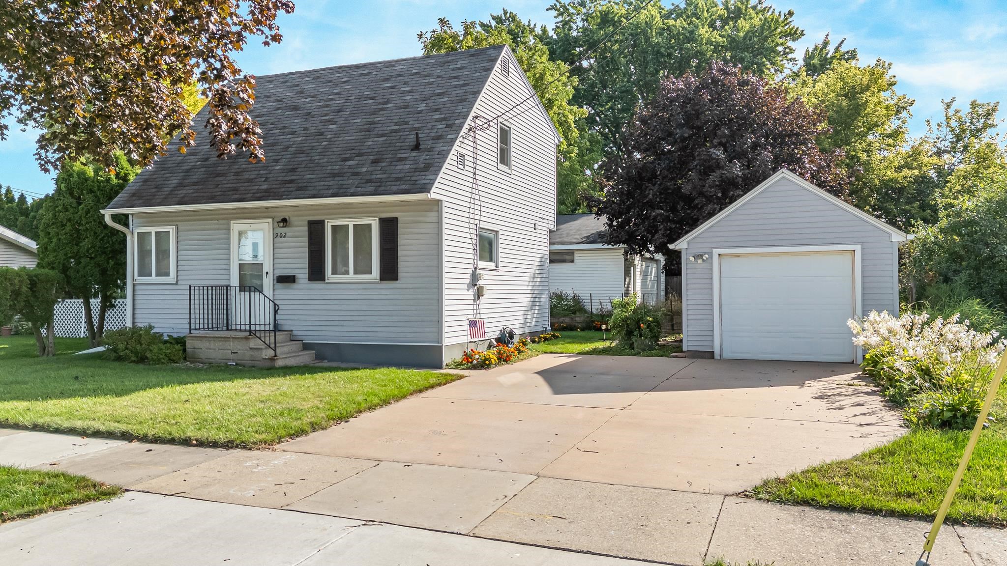 902 N LINWOOD Avenue property preview photograph