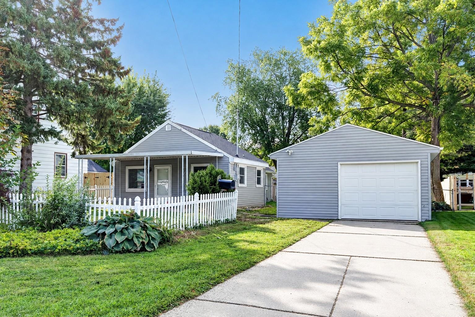 1960 OAKDALE Avenue property preview photograph