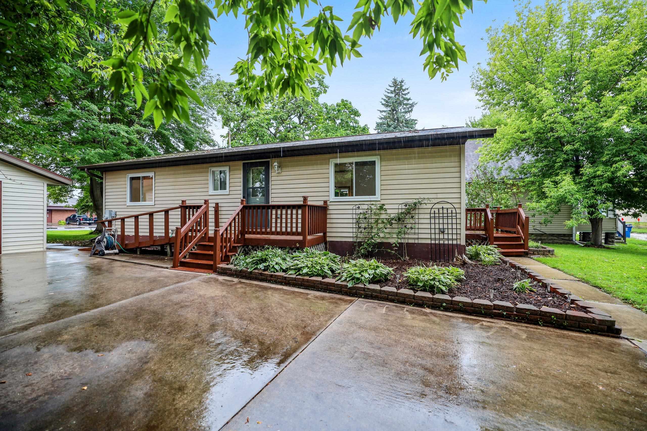 816 SMITH Street property preview photograph