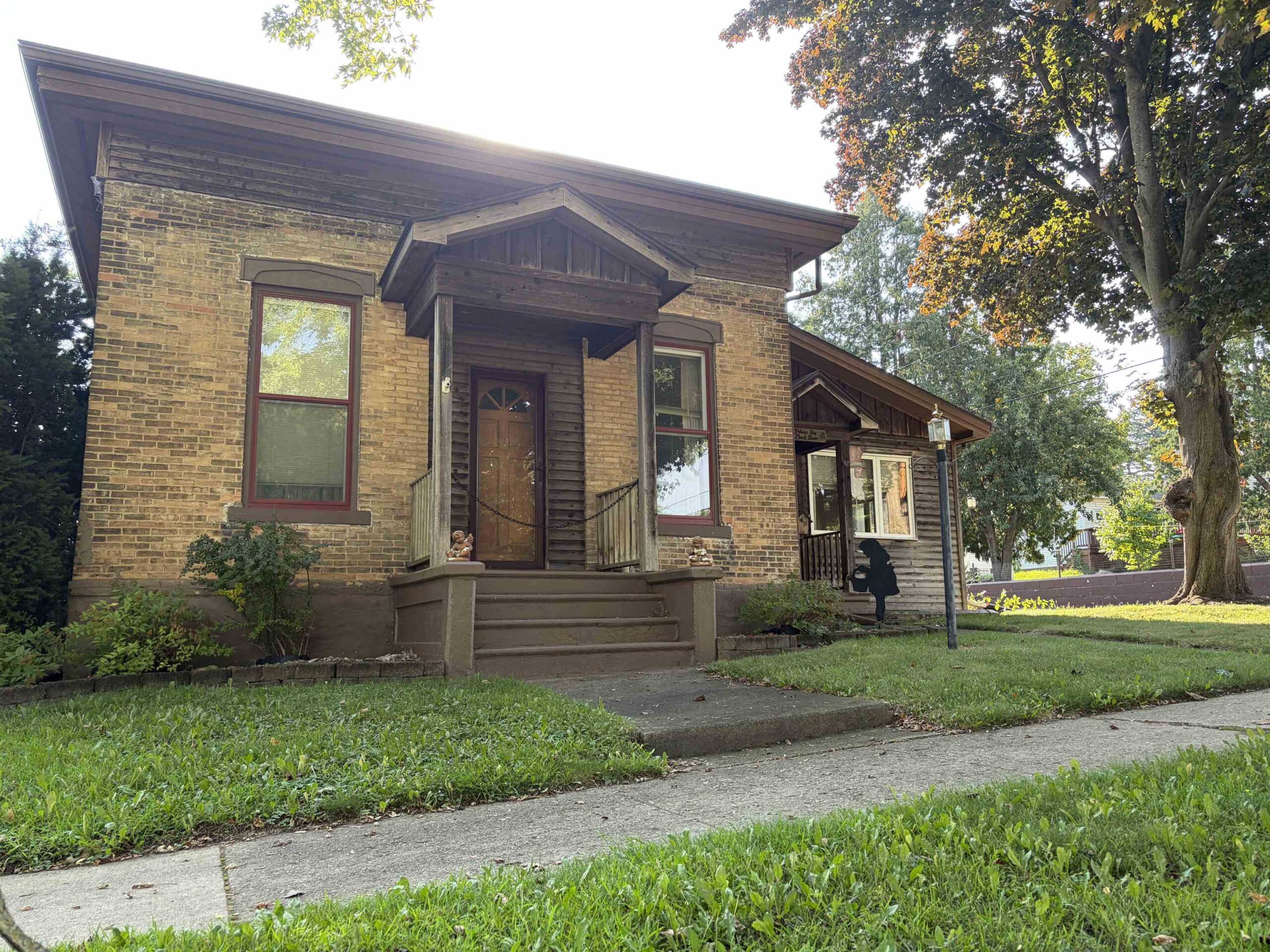 208 N CAPRON Street property preview photograph