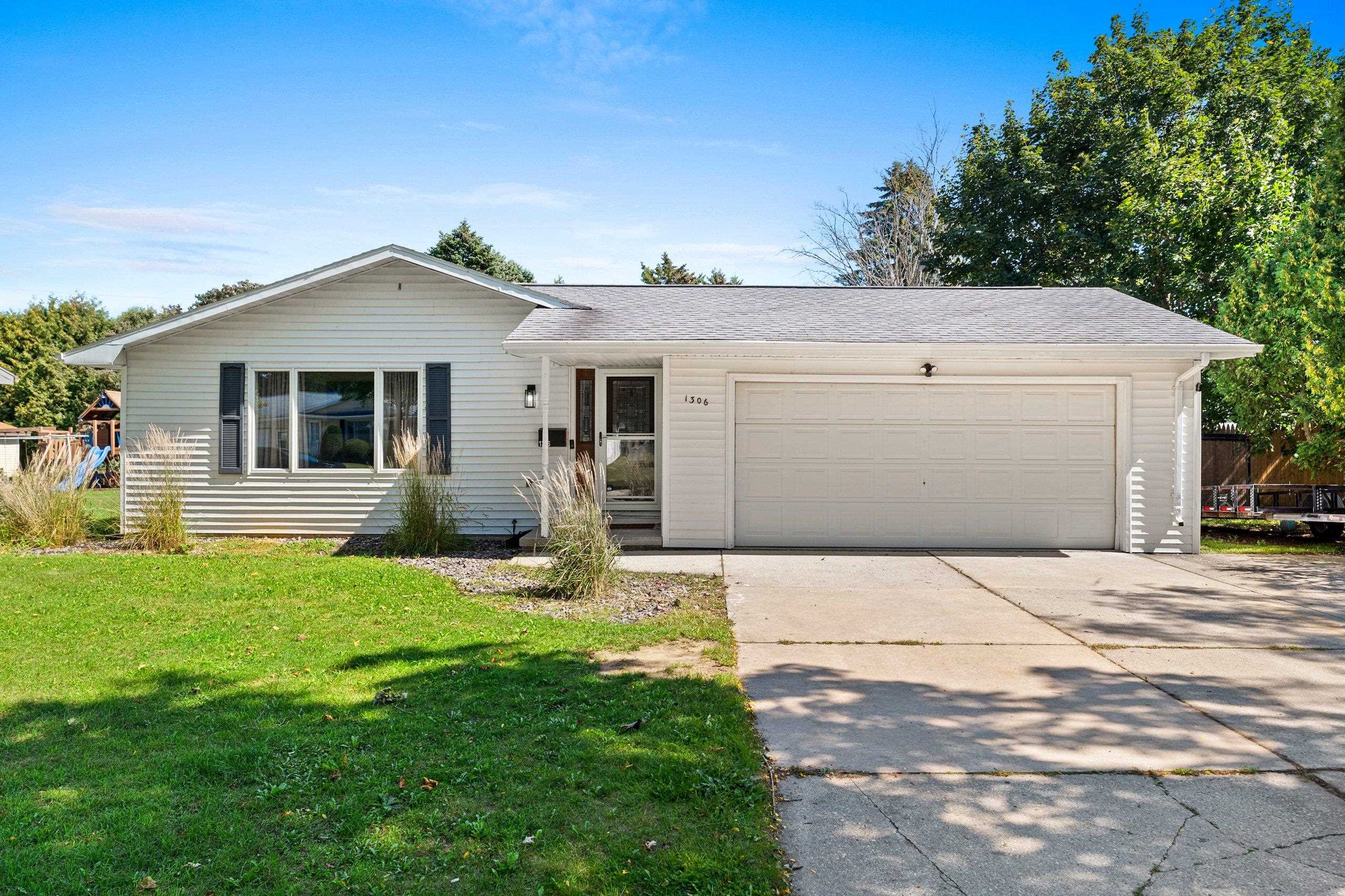 1306 HILLCREST Avenue property preview photograph