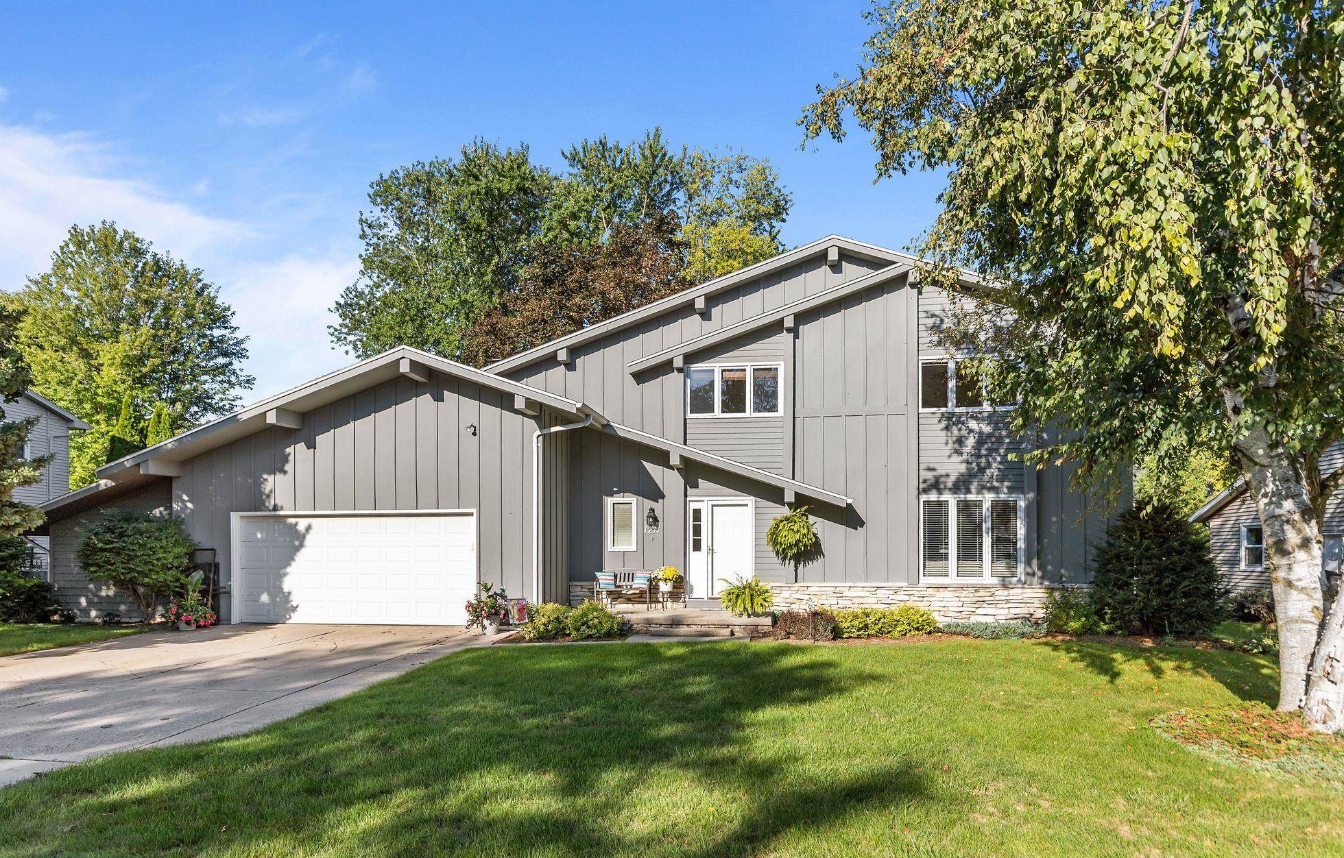 1211 LYNROSE Lane property preview photograph
