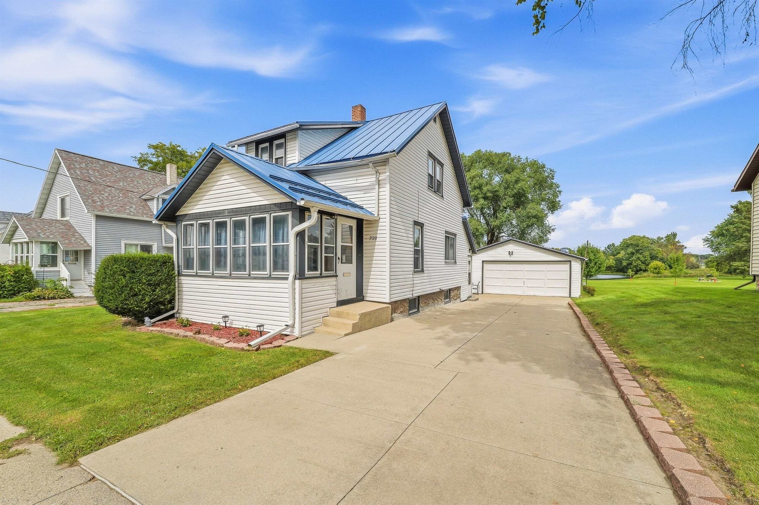 208 TAYLOR Street property preview photograph