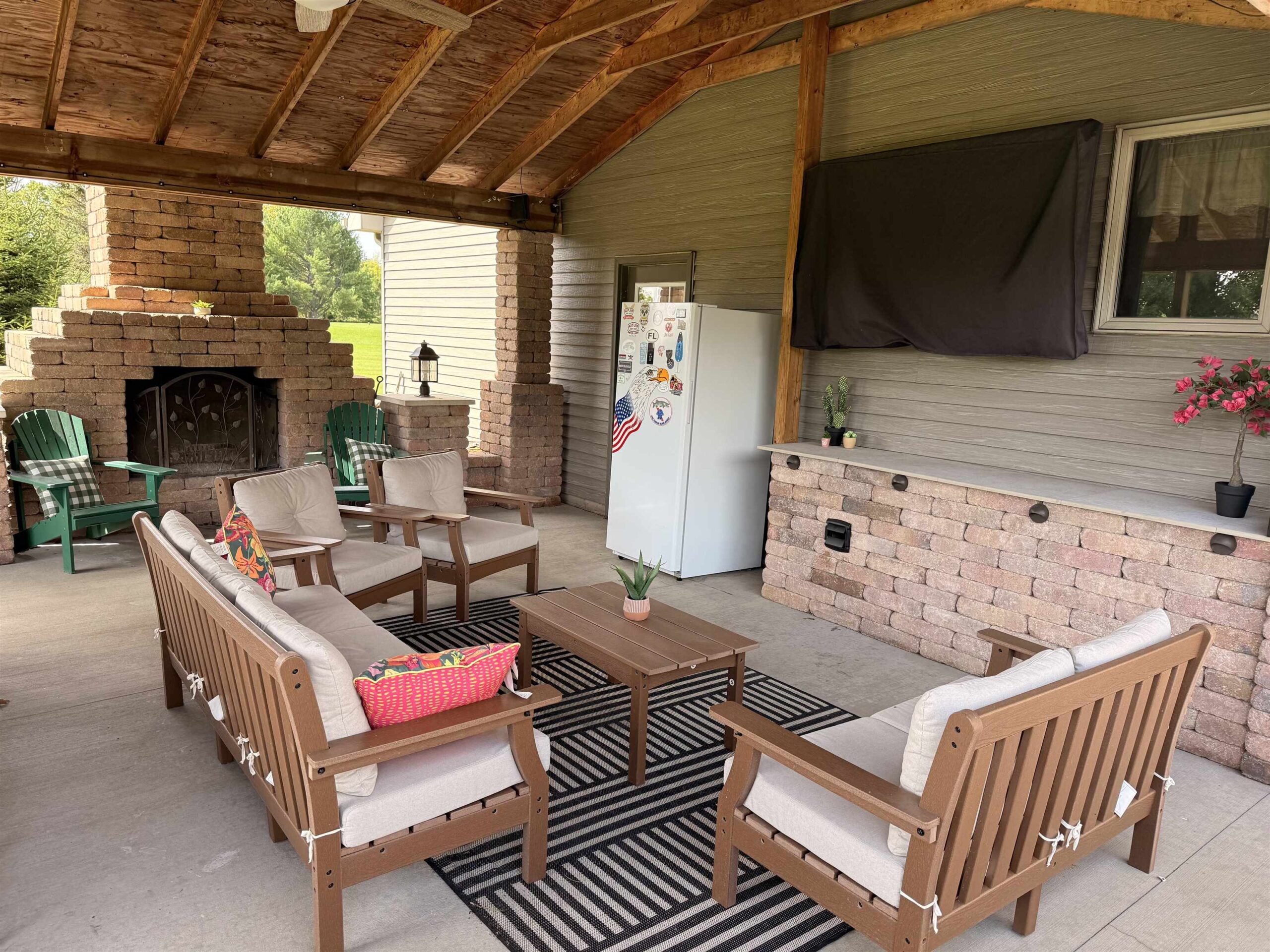 5062 MEADOWVIEW Lane property preview photograph