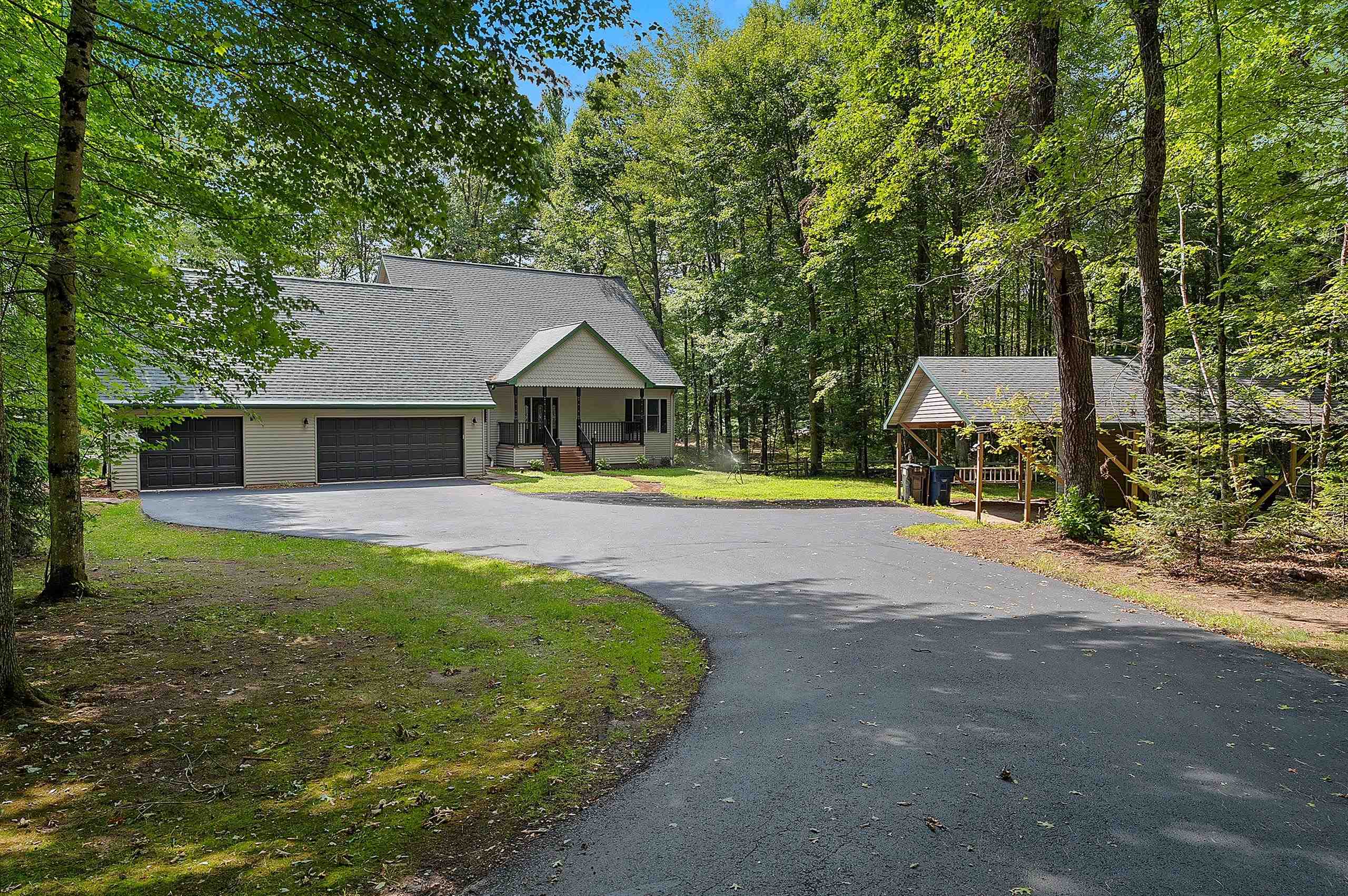 N1753 FOX RIDGE Way property preview photograph