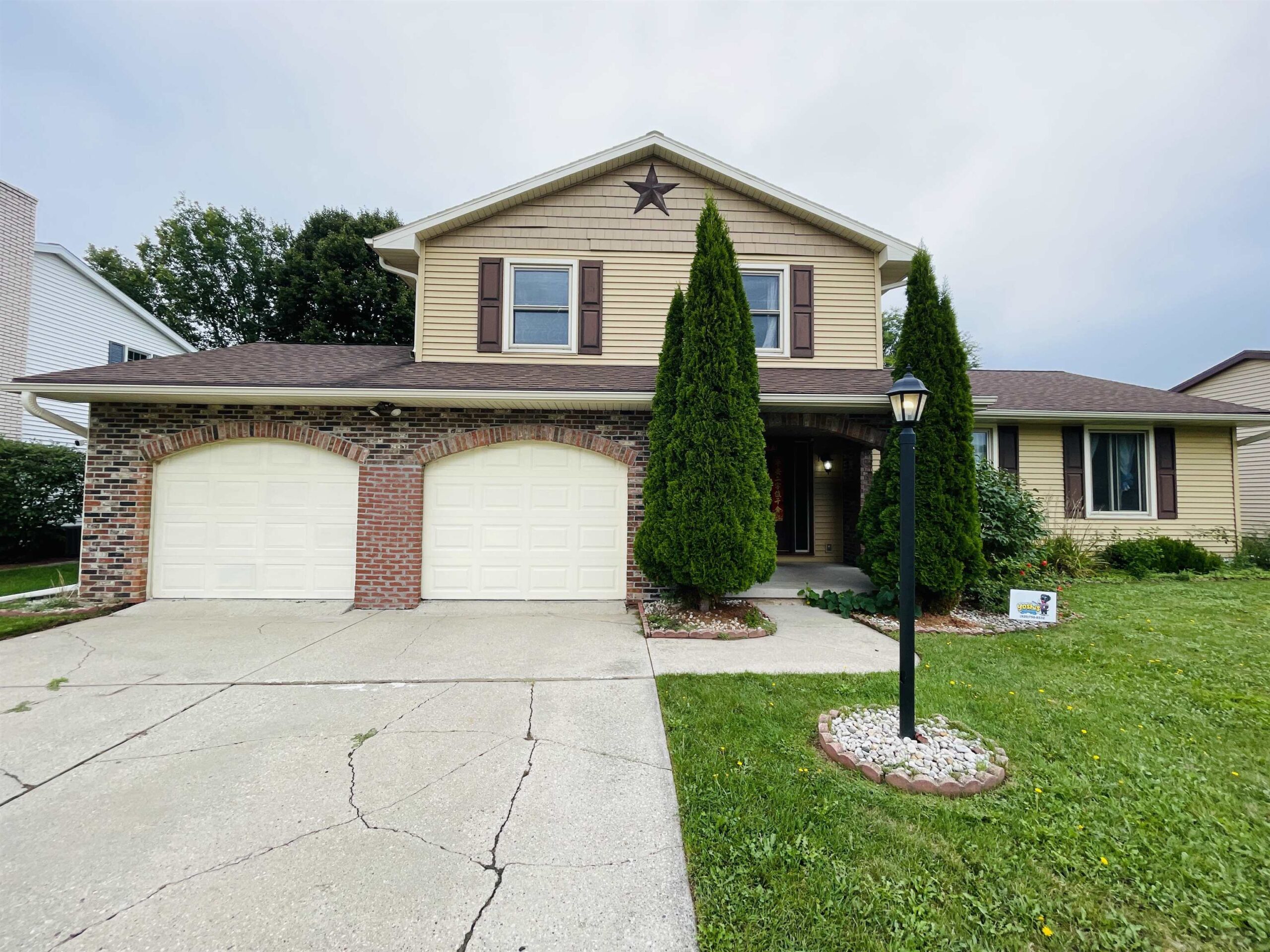 2565 CARMEL Lane property preview photograph