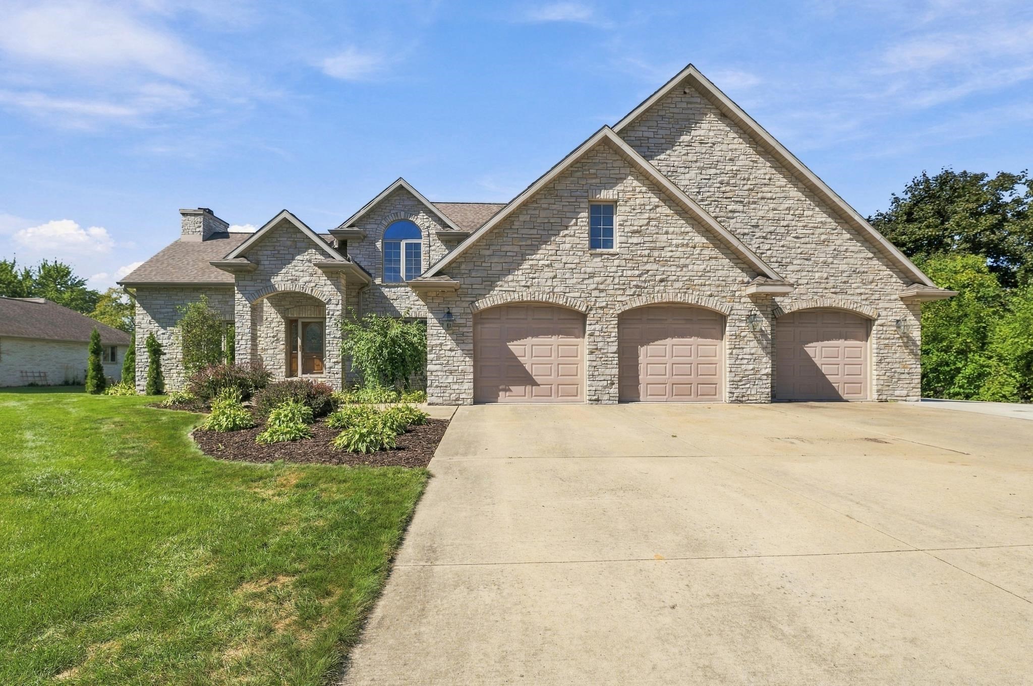 5044 REDBUD Court property preview photograph