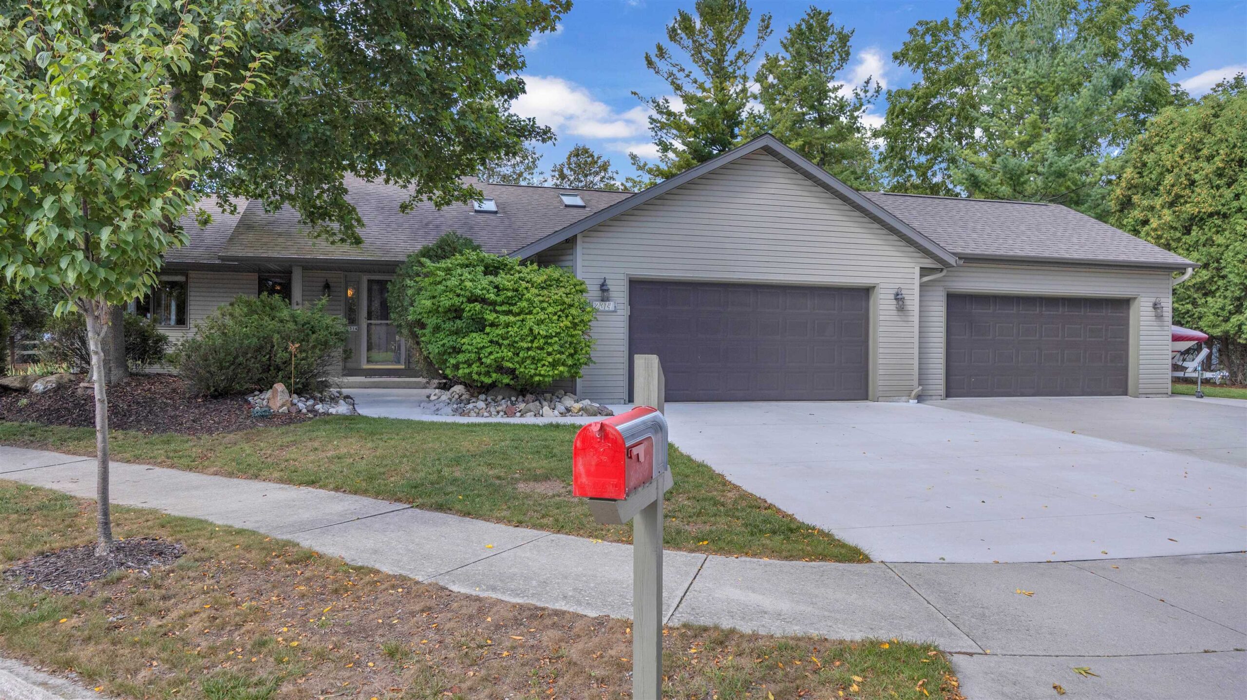 2314 N 36TH Place property preview photograph