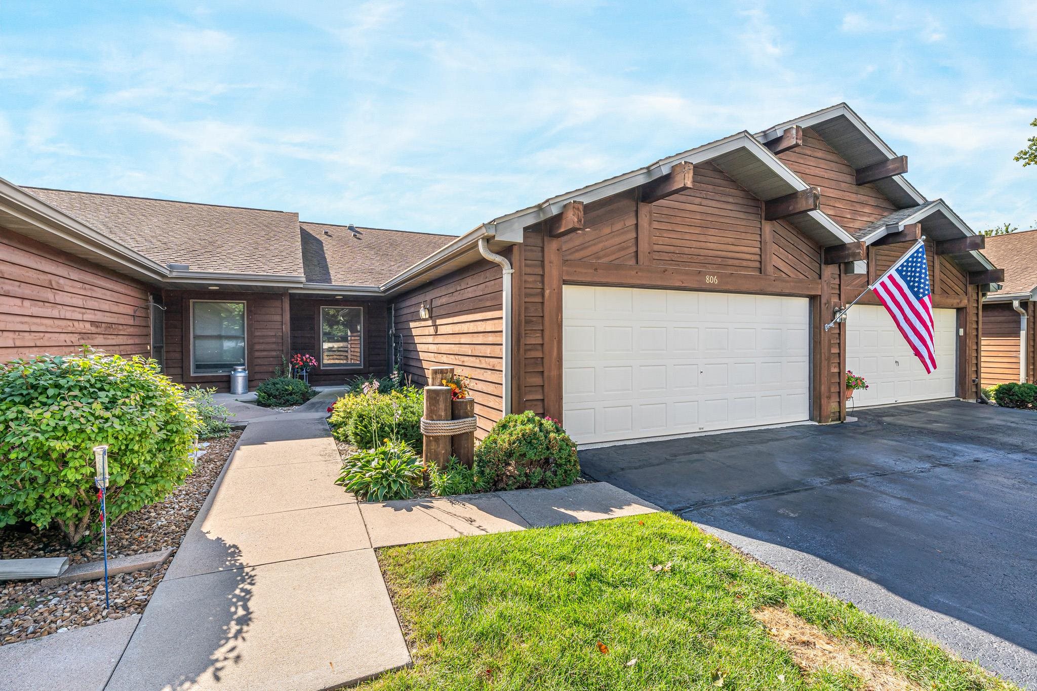806 E RIVER Drive property preview photograph