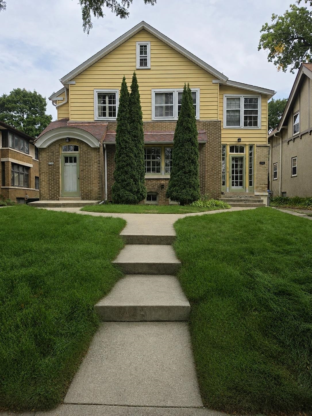 2928 N DOWNER Avenue property preview photograph