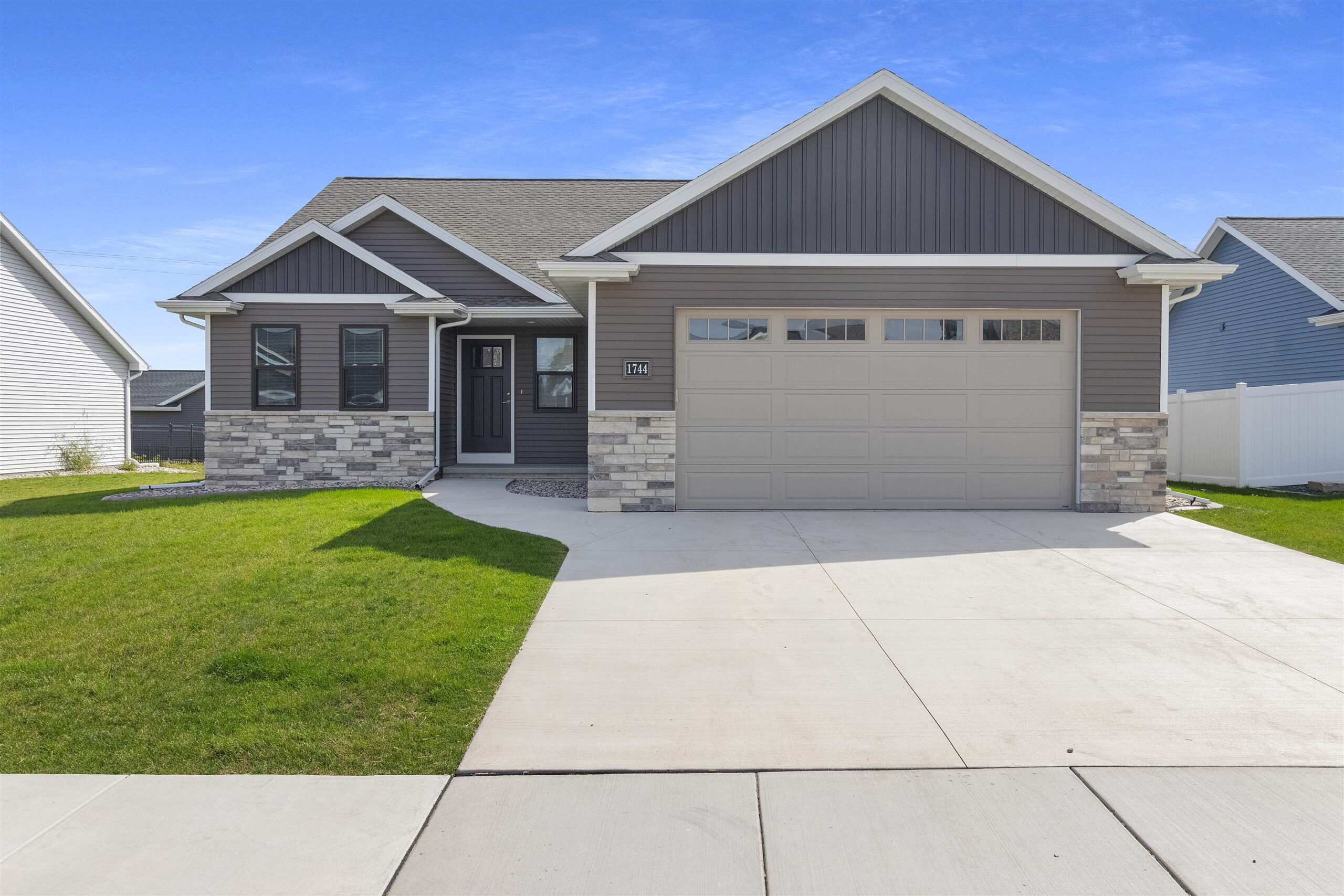 1744 PATRIOT Way property preview photograph