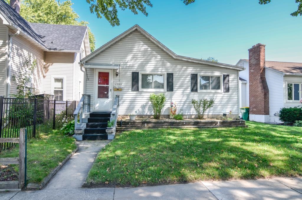 1253 ELM Street property preview photograph