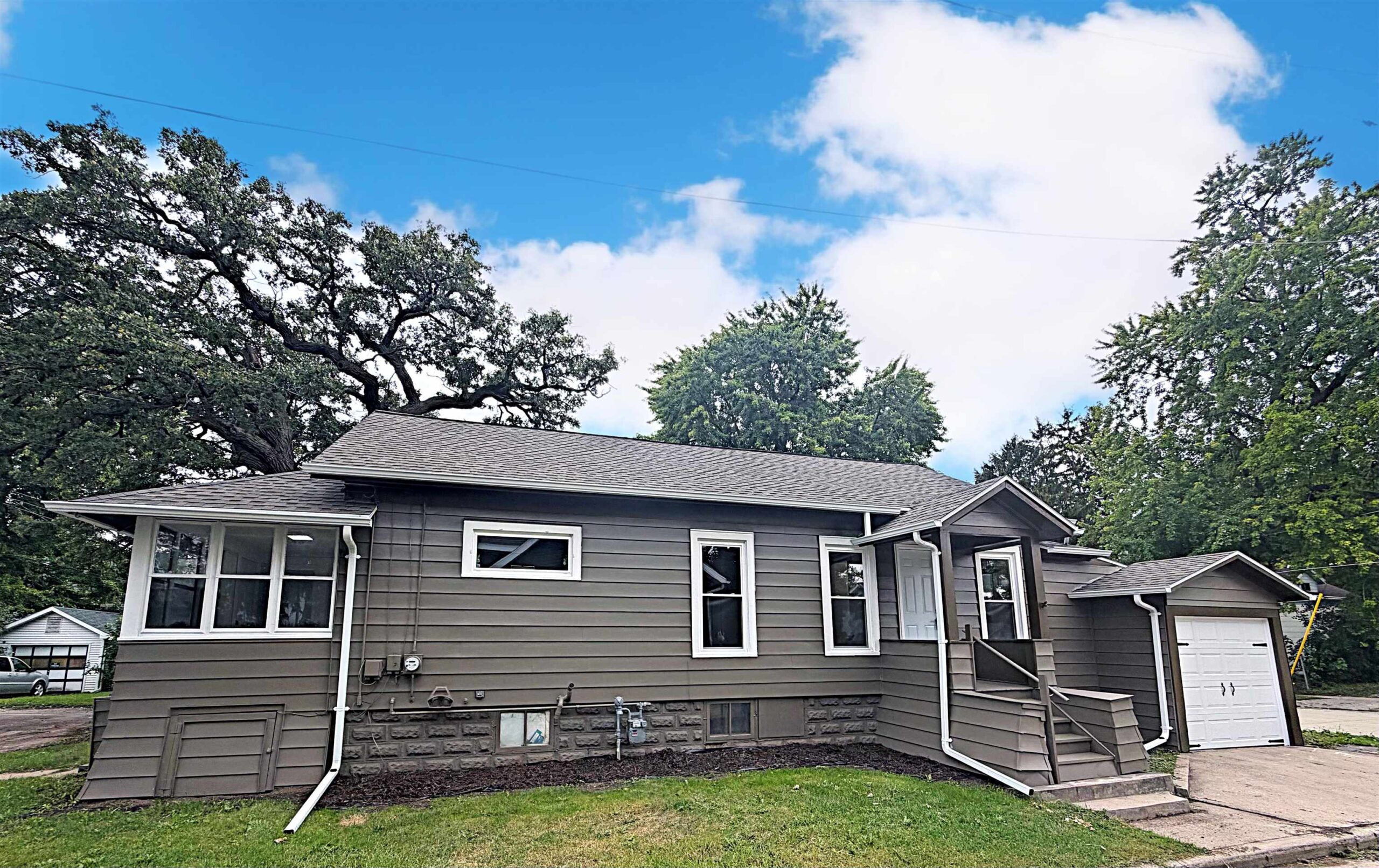 811 RANDALL Place property preview photograph