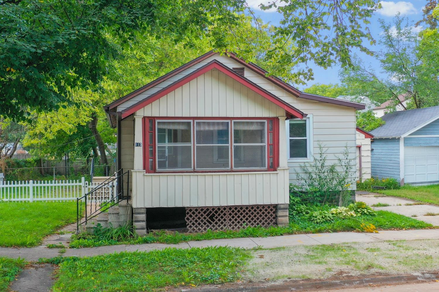 115 N IRWIN Avenue property preview photograph