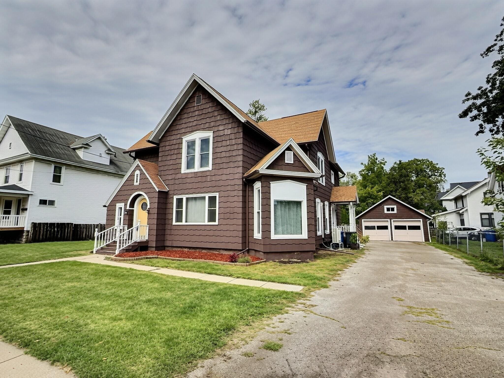610 W IRVING Avenue property preview photograph
