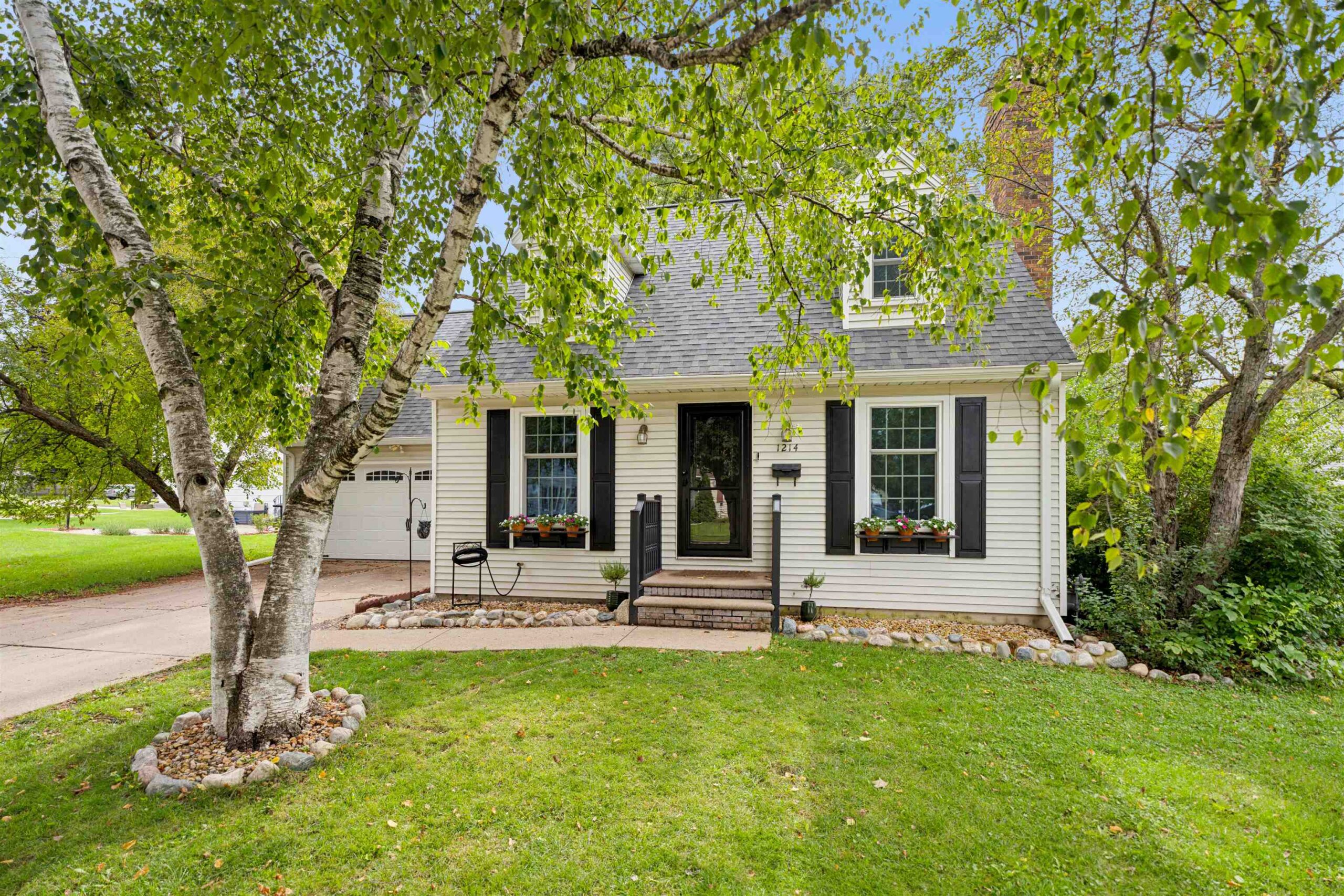 1214 IRWIN Avenue property preview photograph