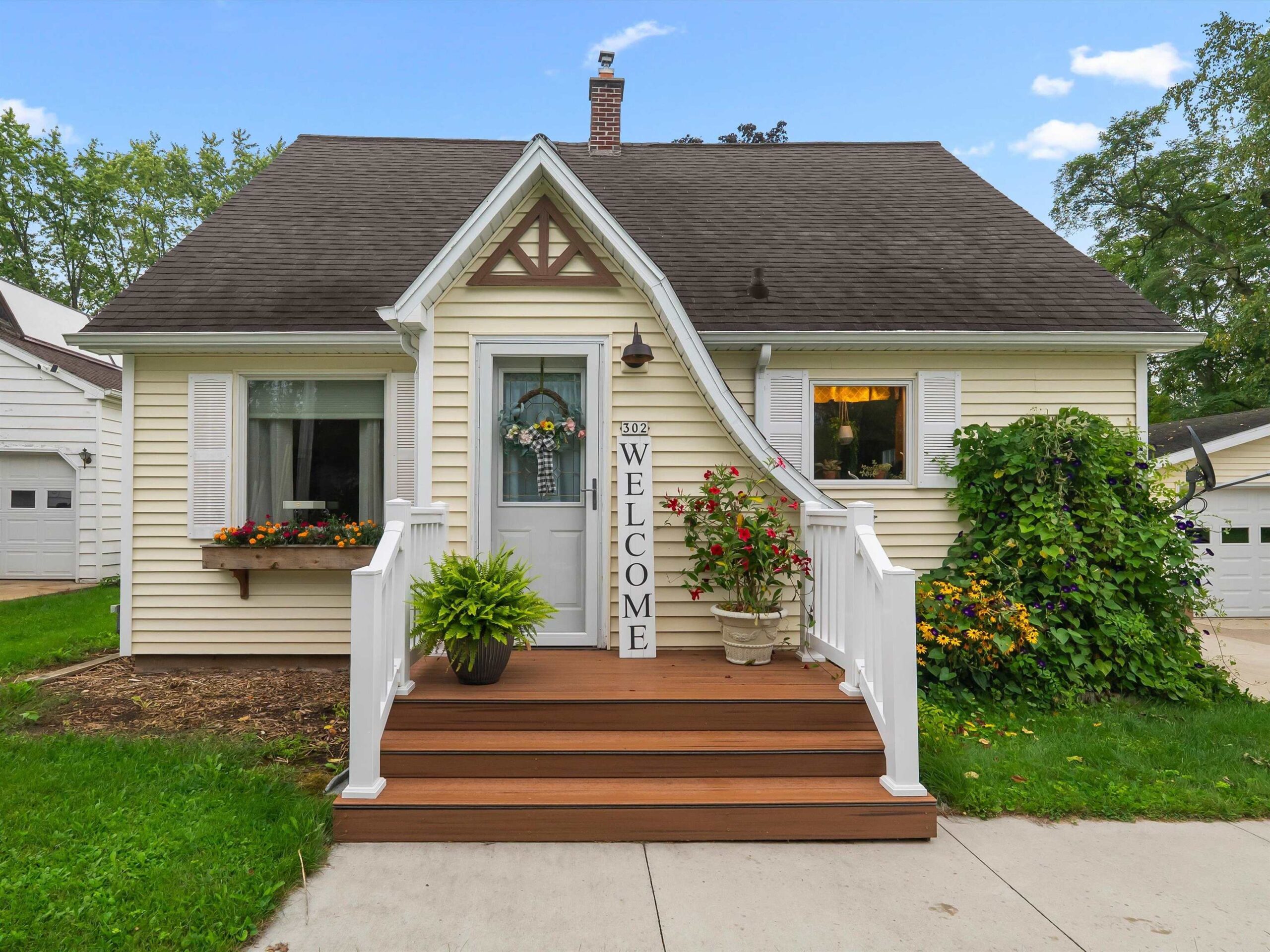 302 GAEDE Avenue property preview photograph
