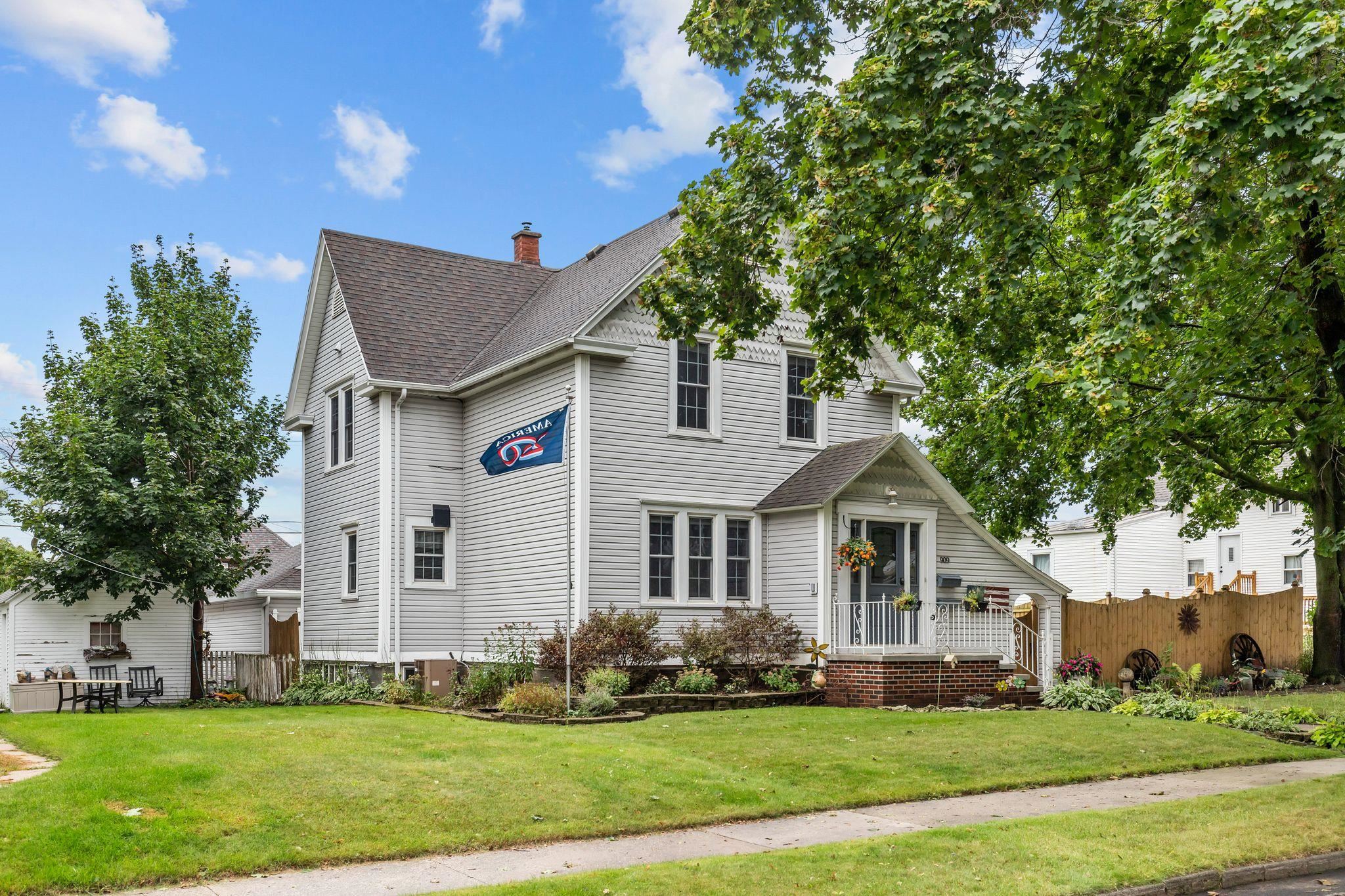 909 N 14TH Street property preview photograph