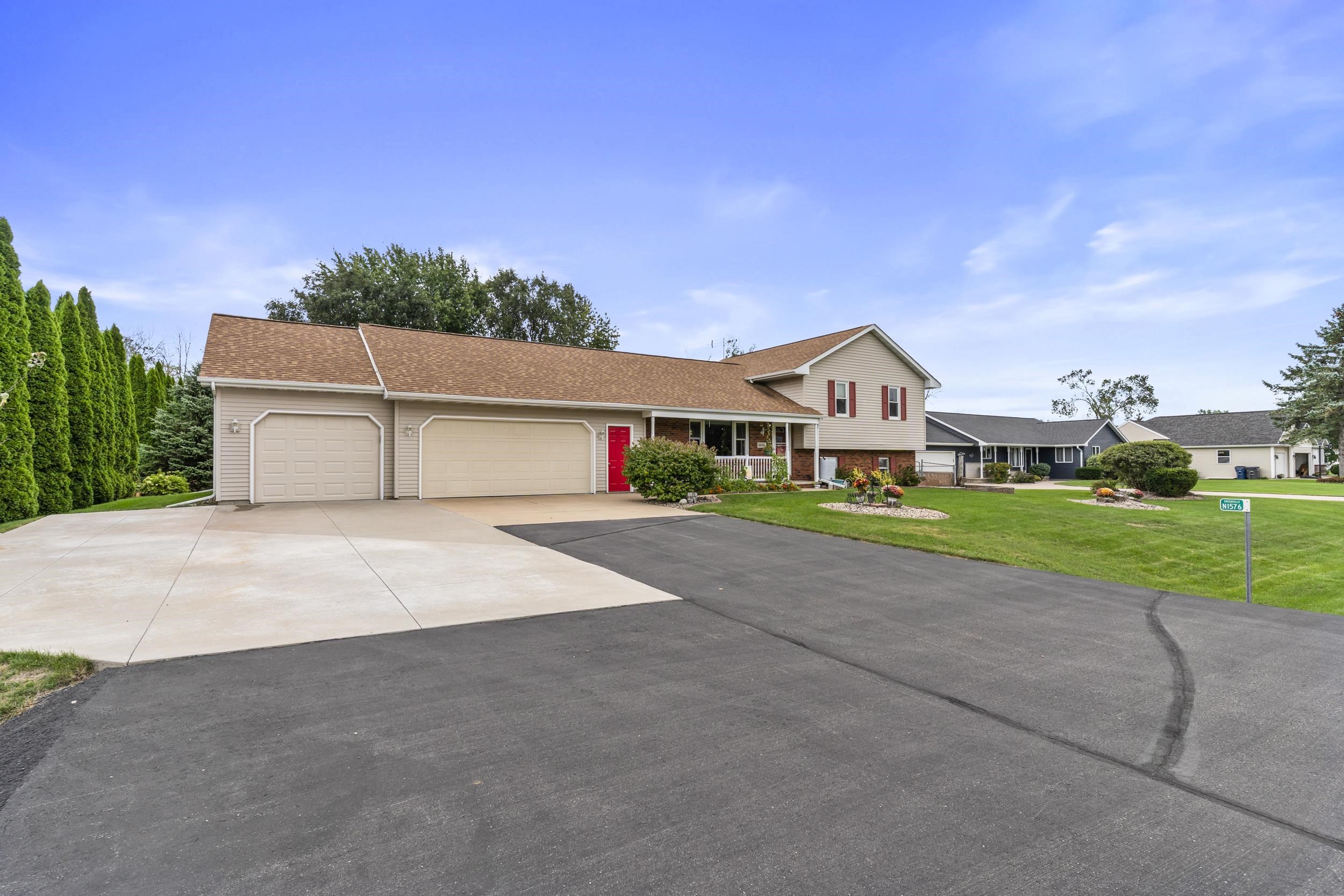 N1576 EVENING STAR Drive property preview photograph