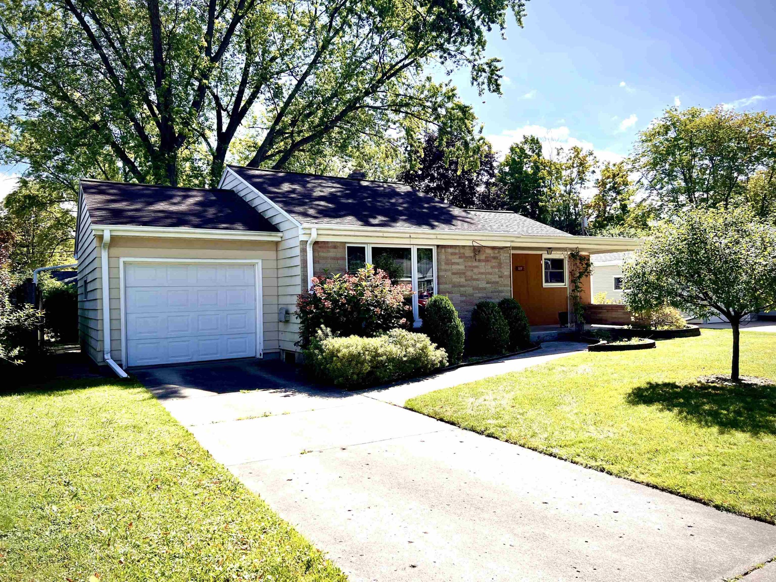 827 COLONIAL Avenue property preview photograph