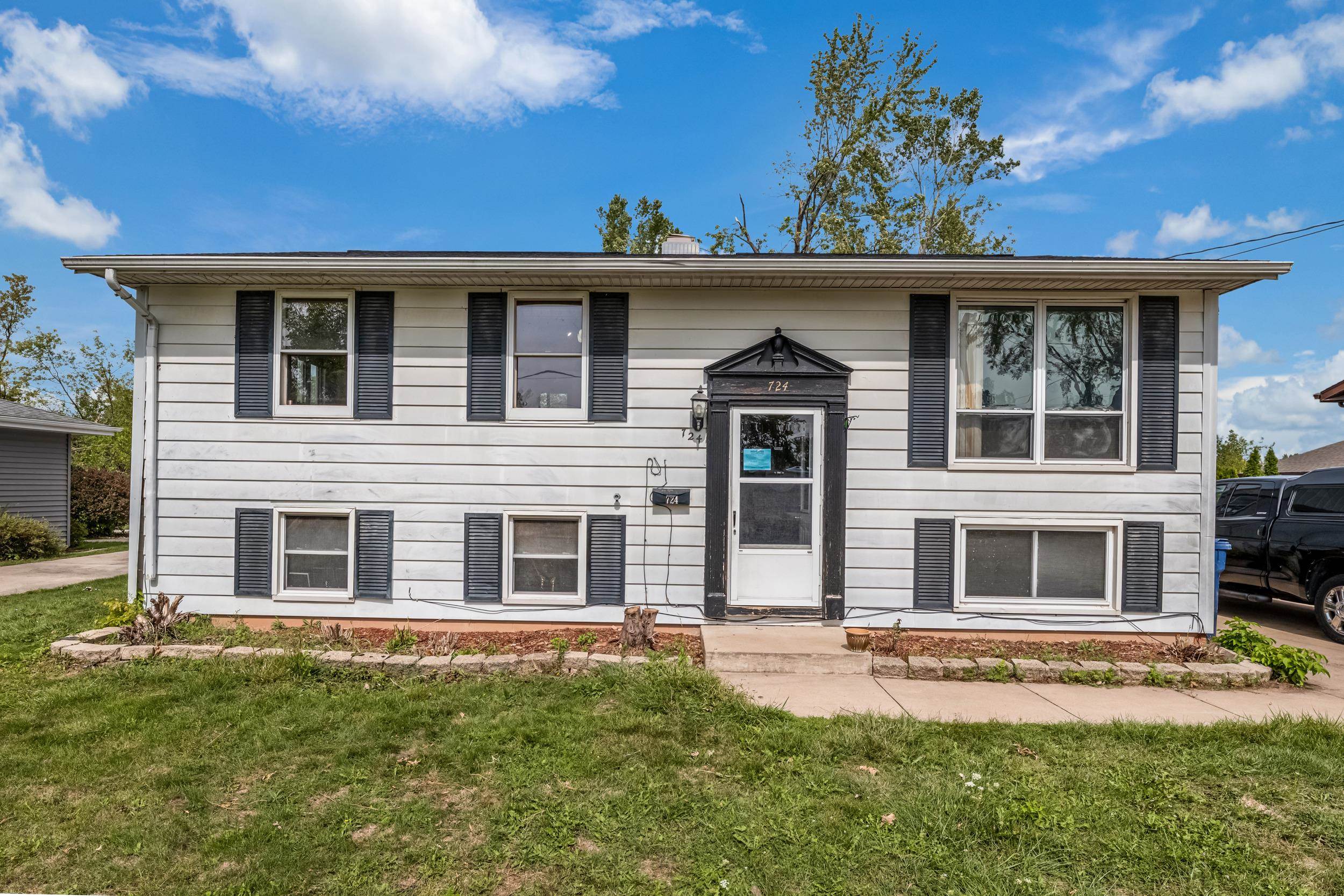 724 11TH Street property preview photograph