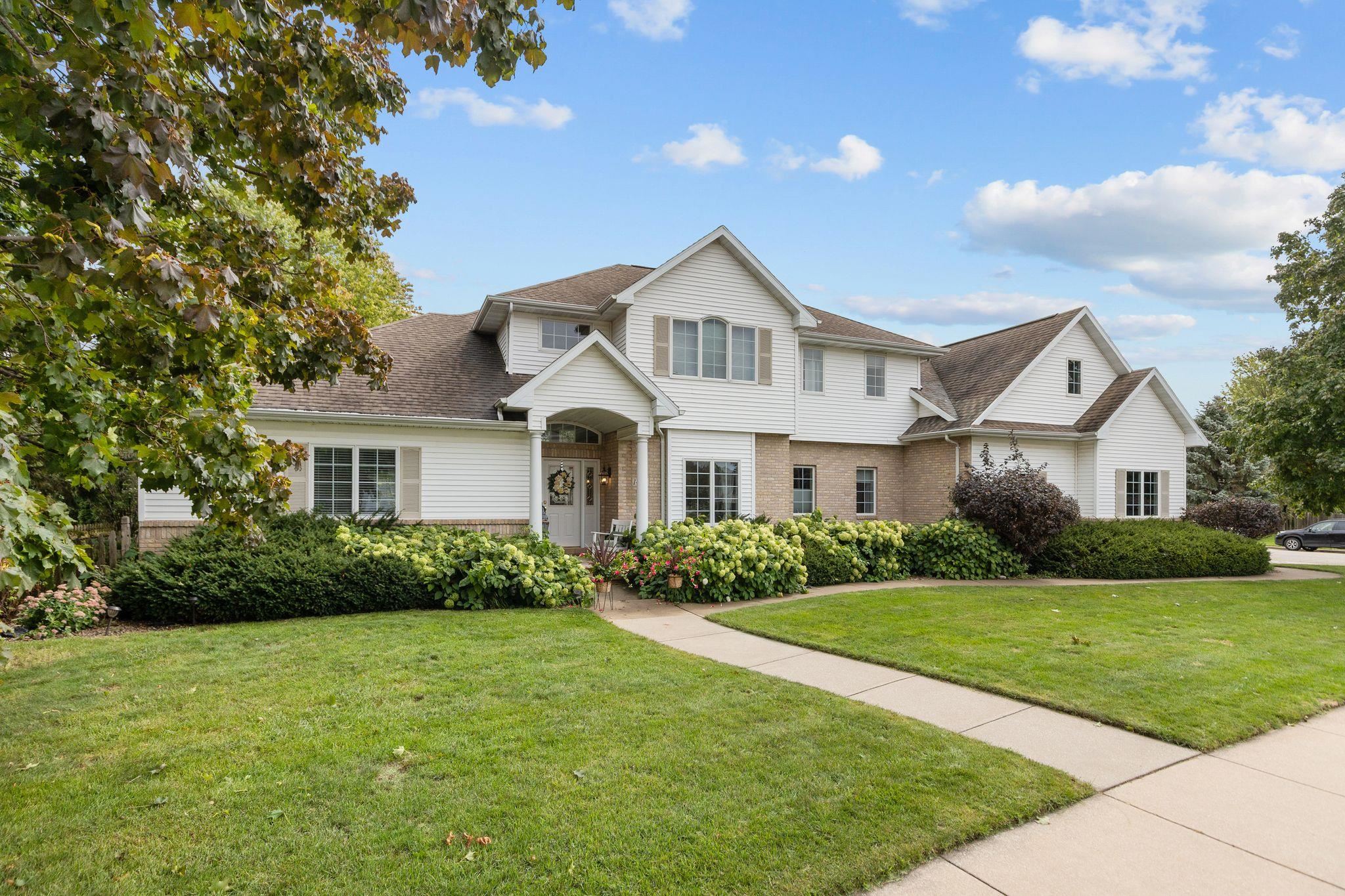 1426 MAHLER Boulevard property preview photograph