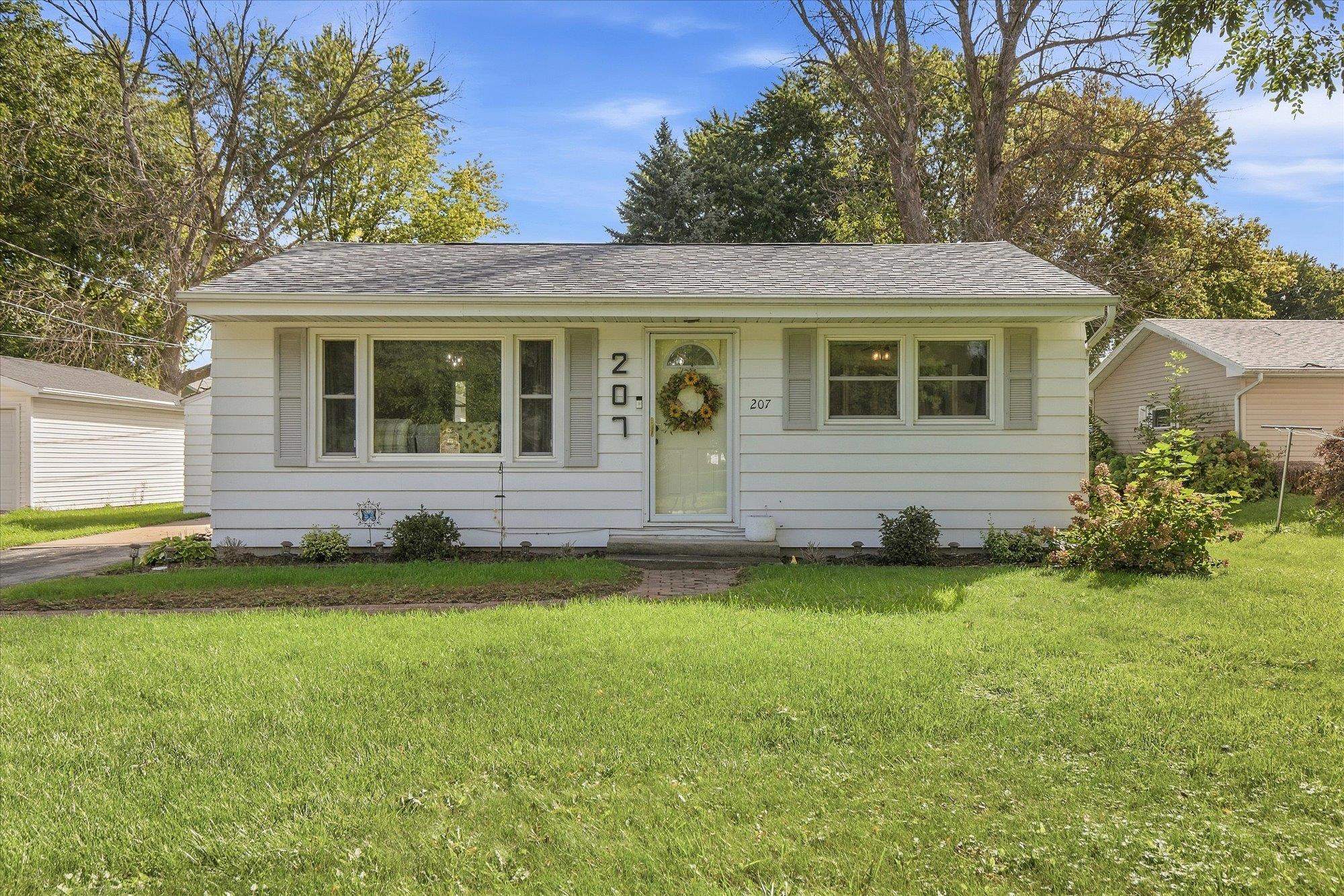 207 N 5TH Street property preview photograph
