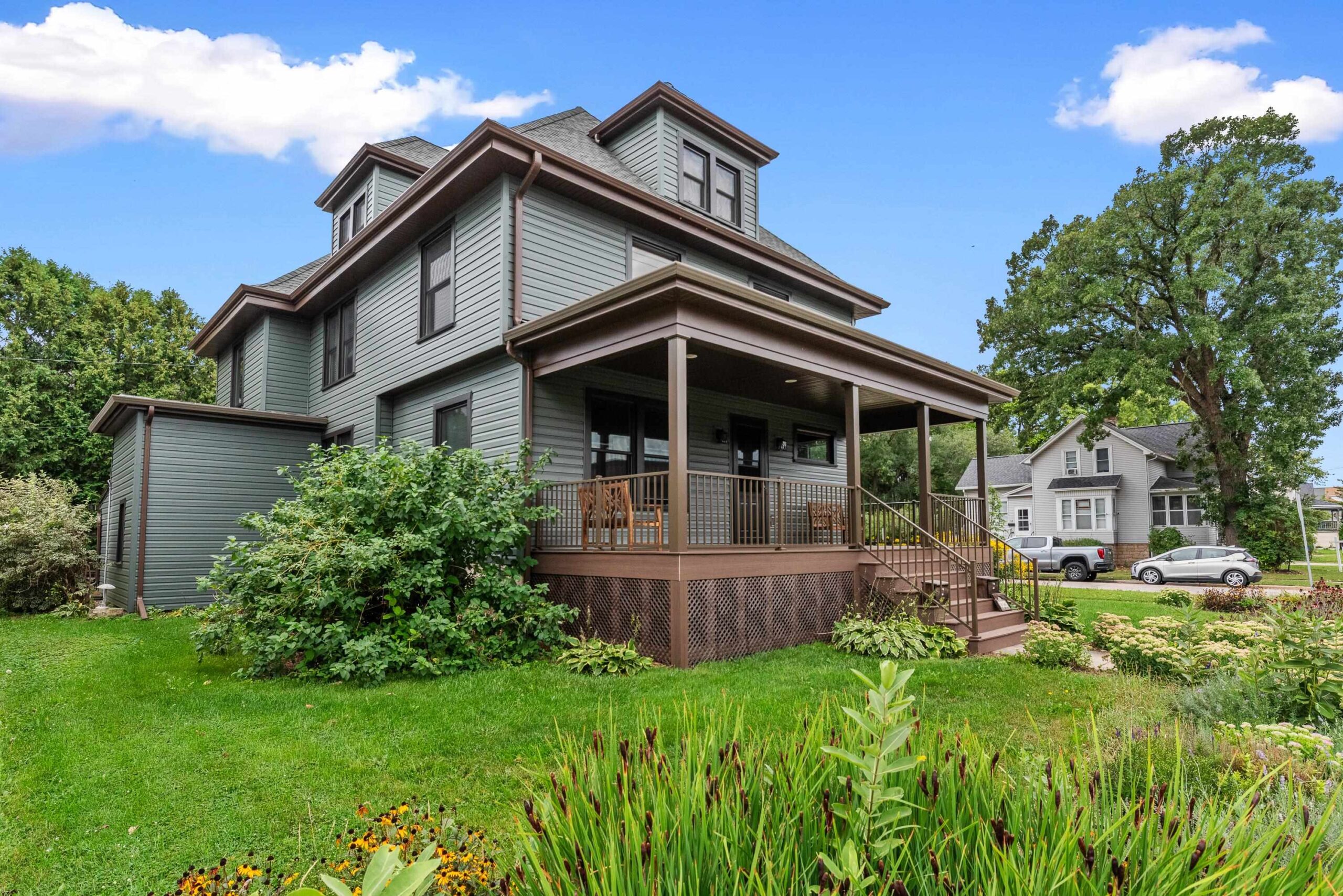 136 E MERRILL Avenue property preview photograph
