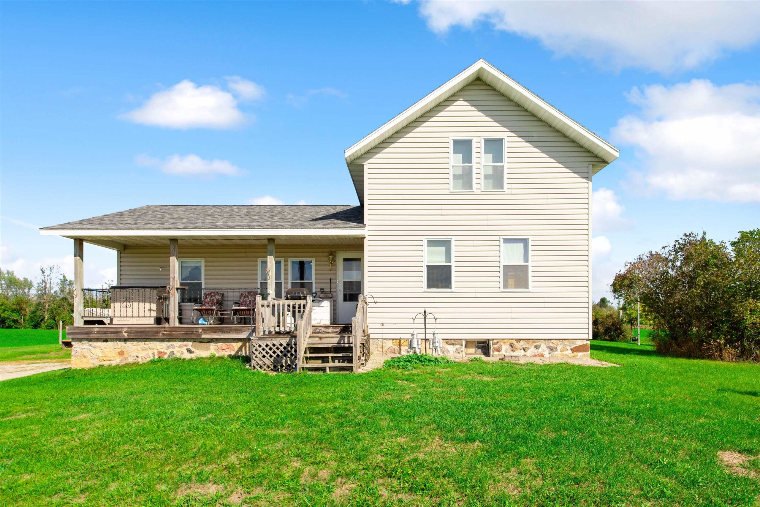 N1961 COUNTY ROAD W property preview photograph