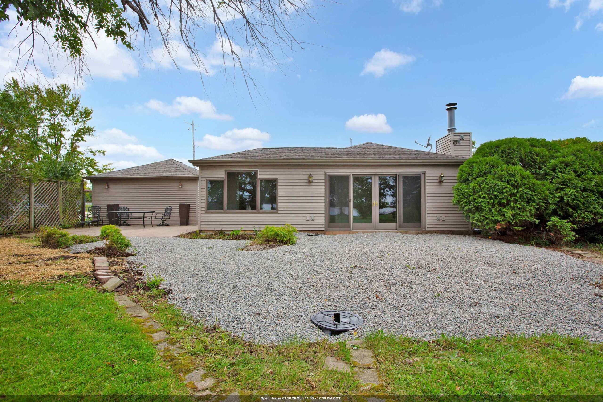 1677 W BUTTE DES MORTS BEACH Road property preview photograph