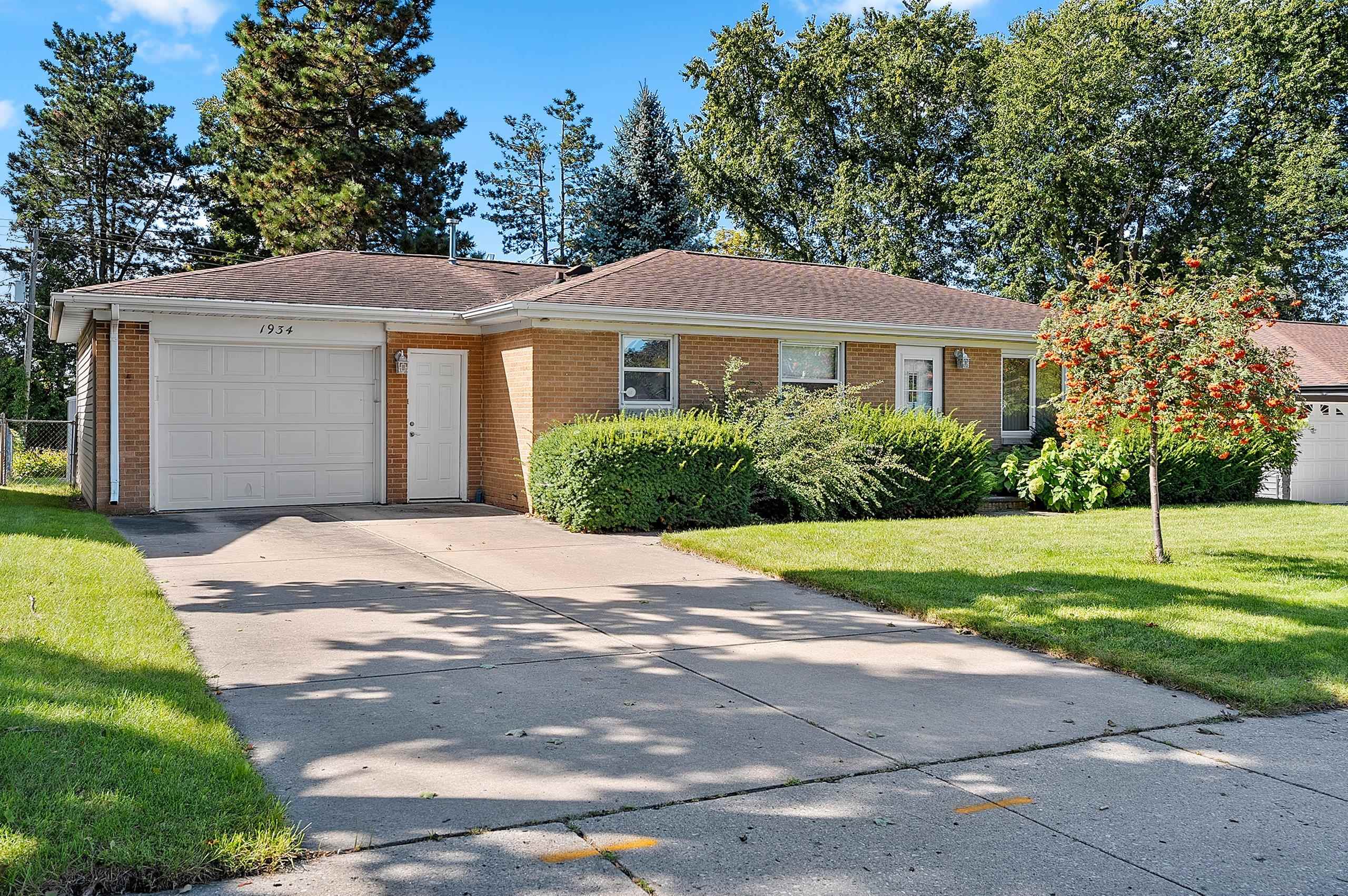 1934 DEBRA Lane property preview photograph