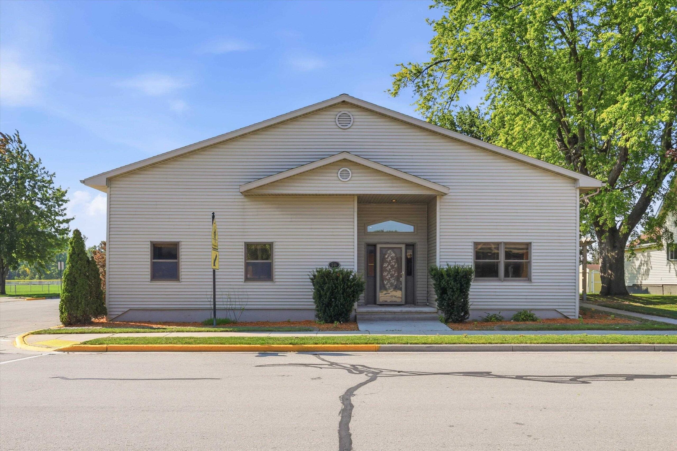 341 MANITOWOC Street property preview photograph
