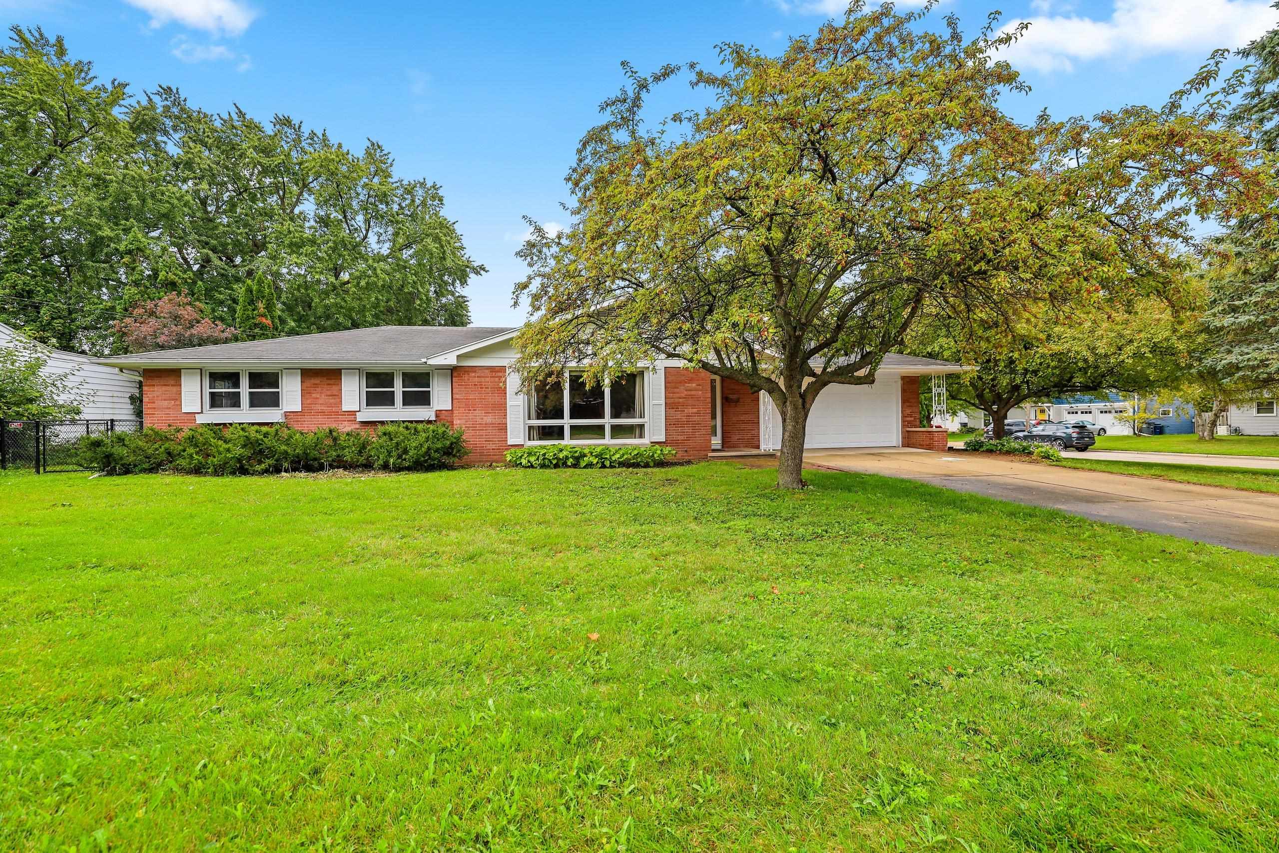 140 HELENE Court property preview photograph