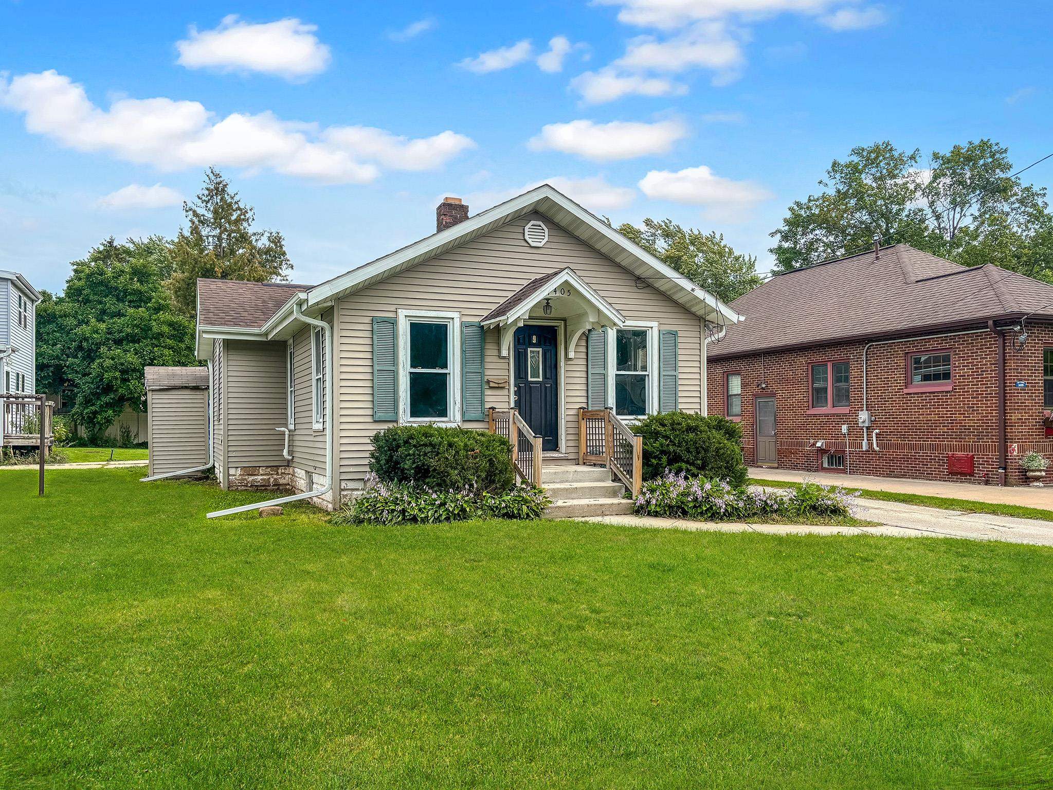 1405 S VAN BUREN Street property preview photograph