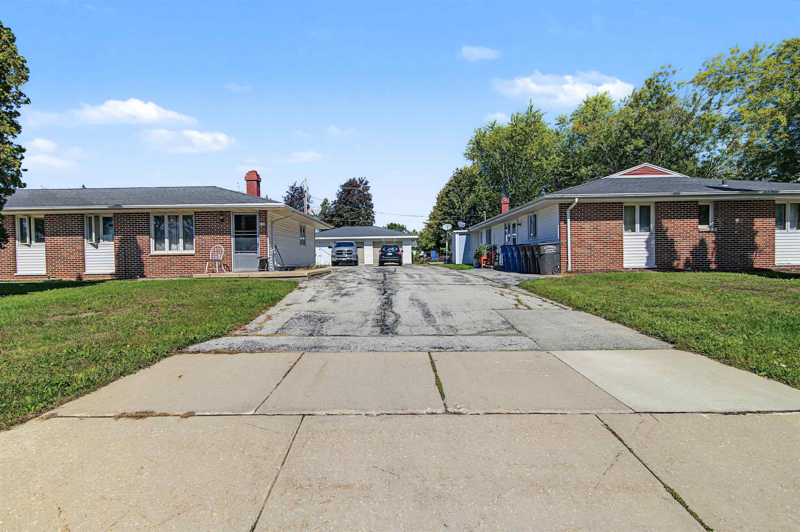 121 W GLENBROOK Drive property preview photograph