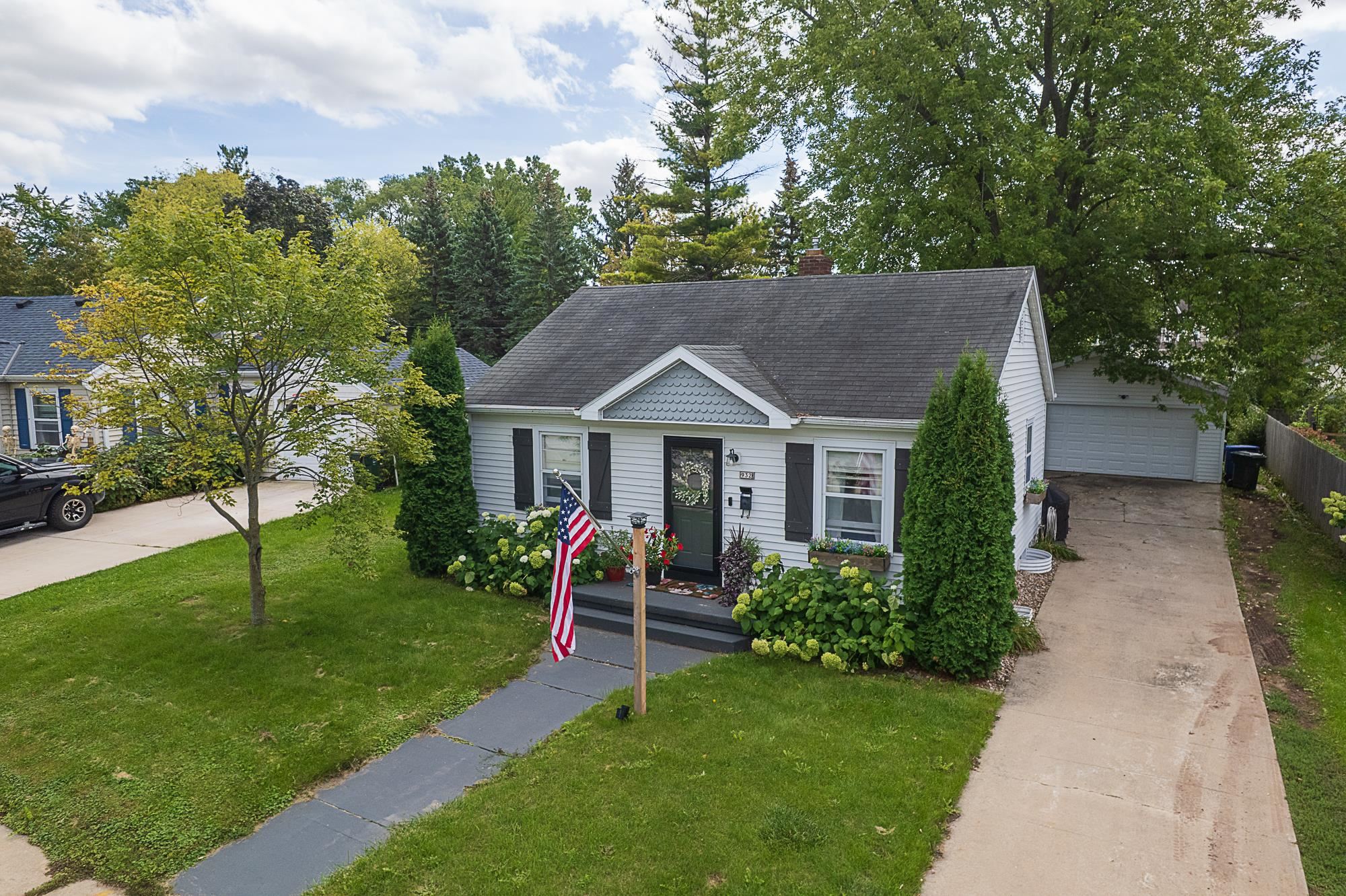 932 MANSION Street property preview photograph