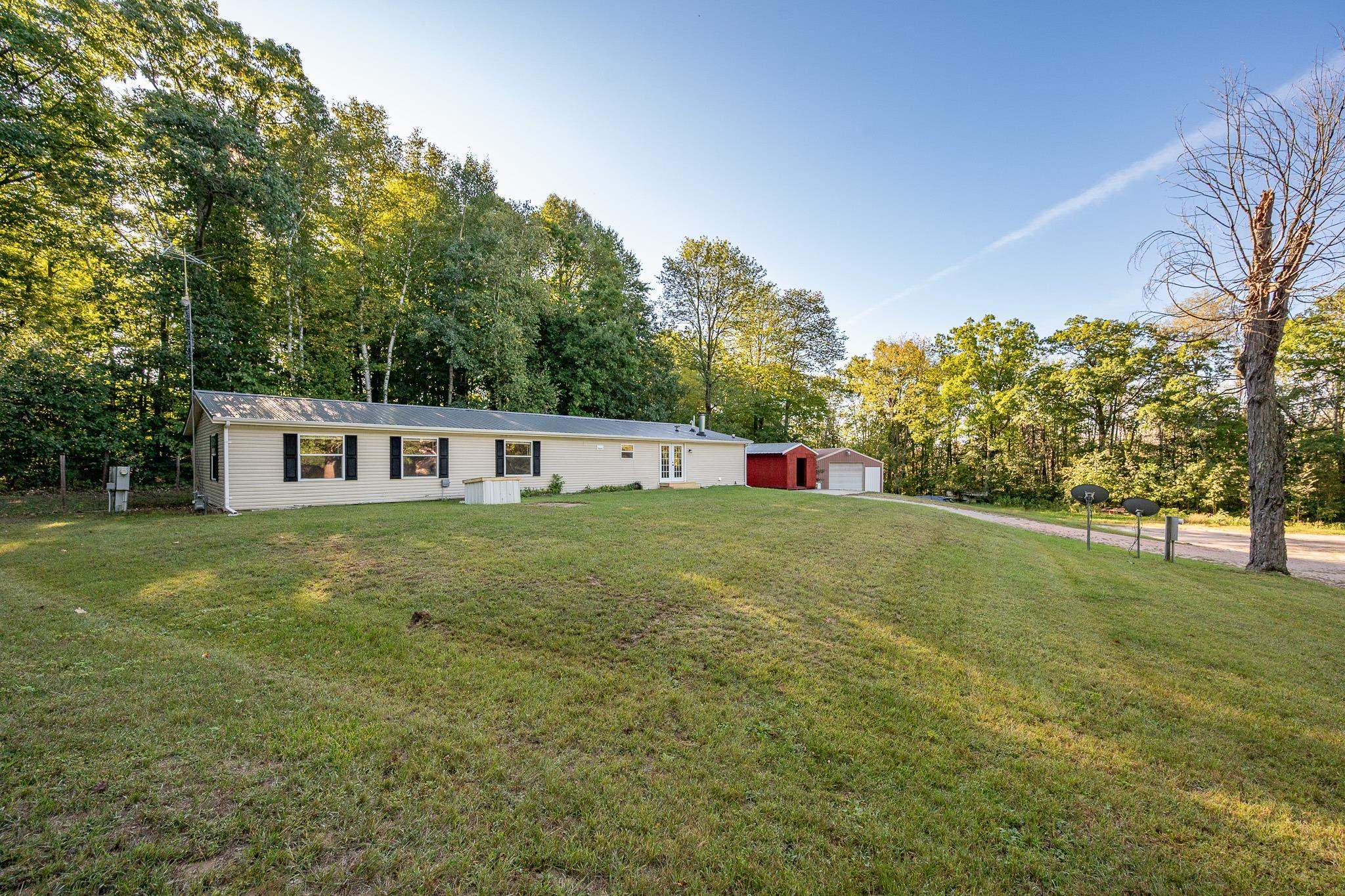 N9476 SWEETHEART CITY Road property preview photograph